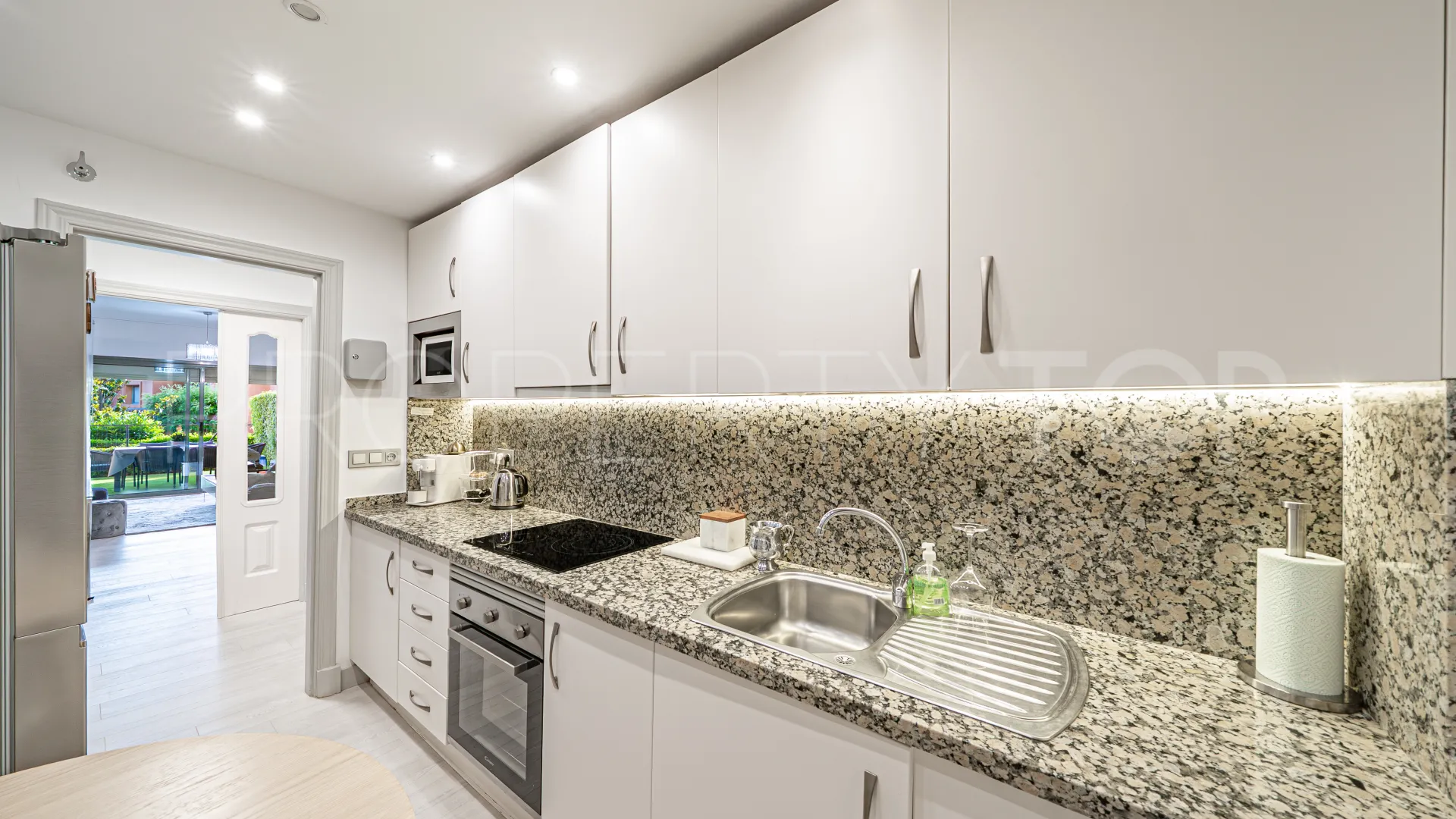 Ground floor apartment for sale in Benatalaya with 2 bedrooms