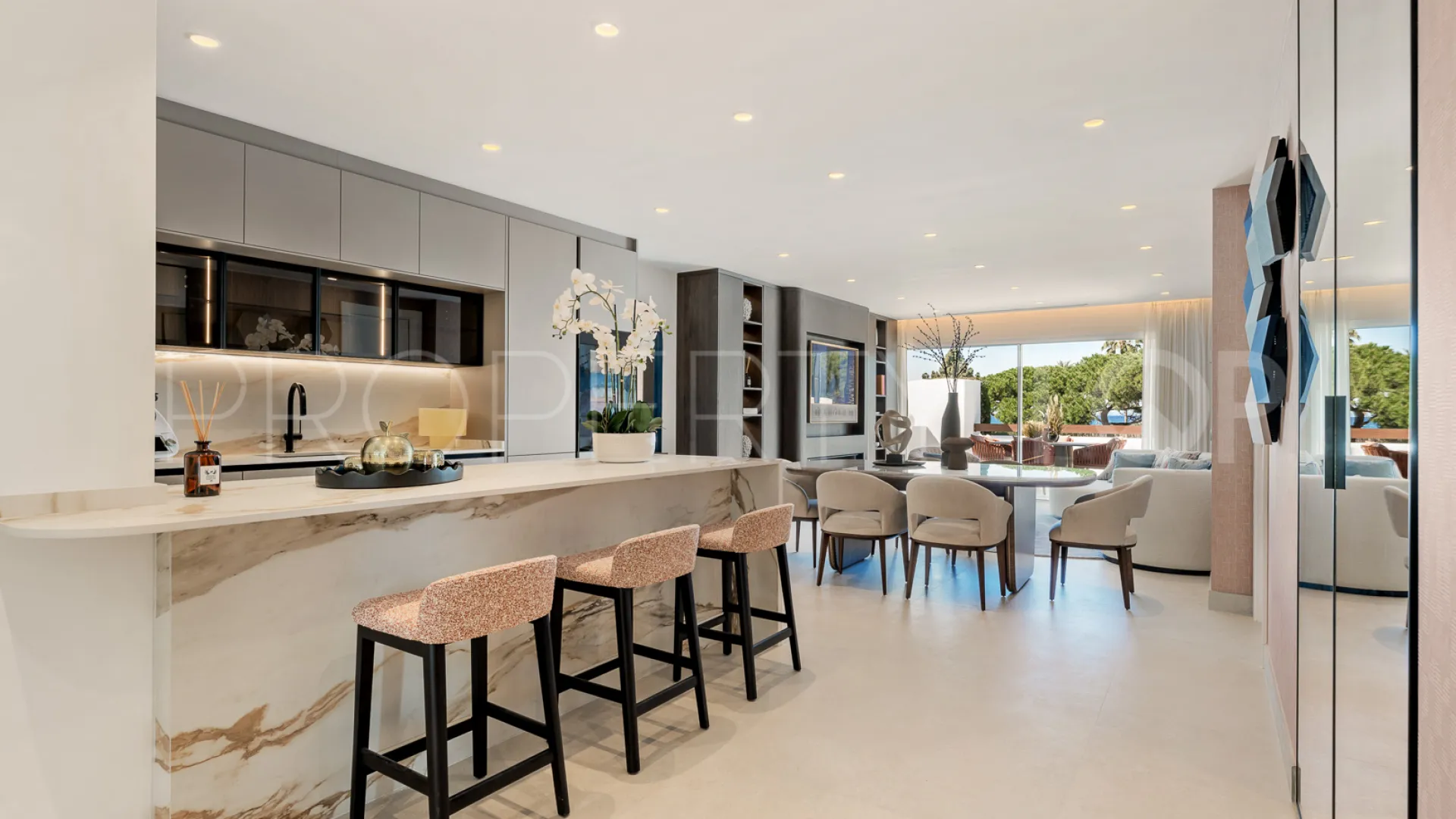 3 bedrooms apartment in Los Monteros Palm Beach for sale