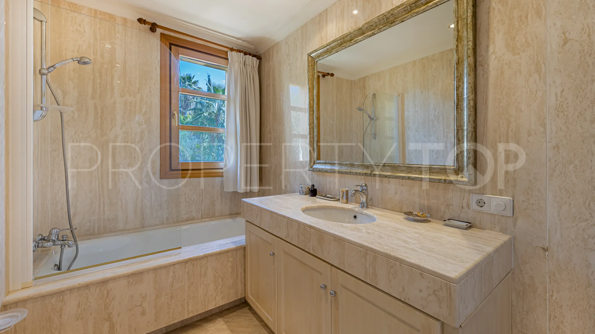 For sale Las Brisas 5 bedrooms villa