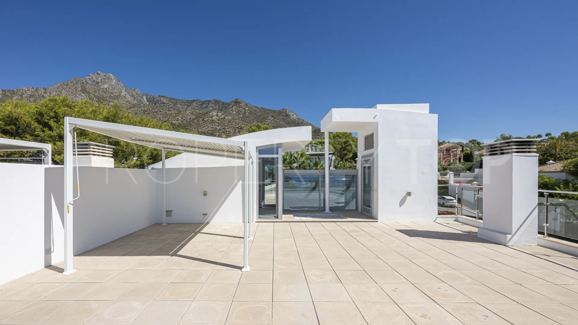 Meisho Hills town house for sale