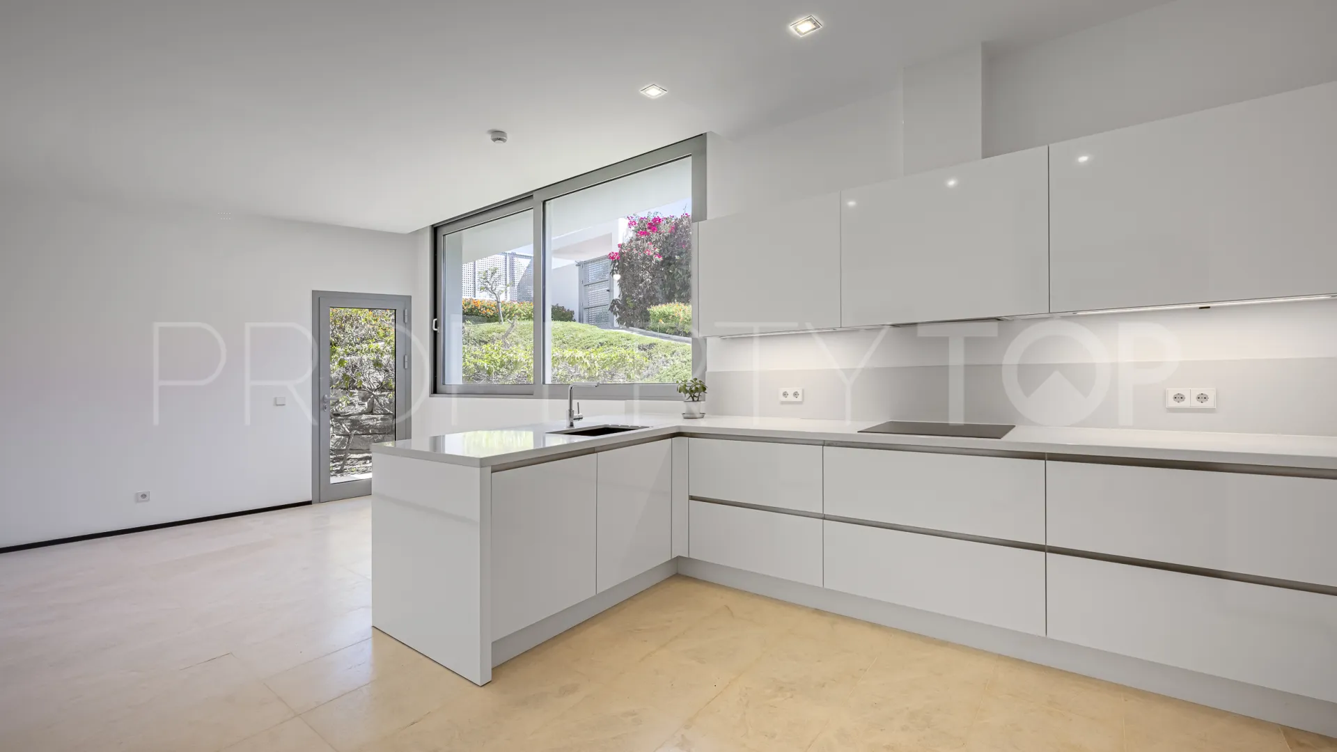 Meisho Hills town house for sale