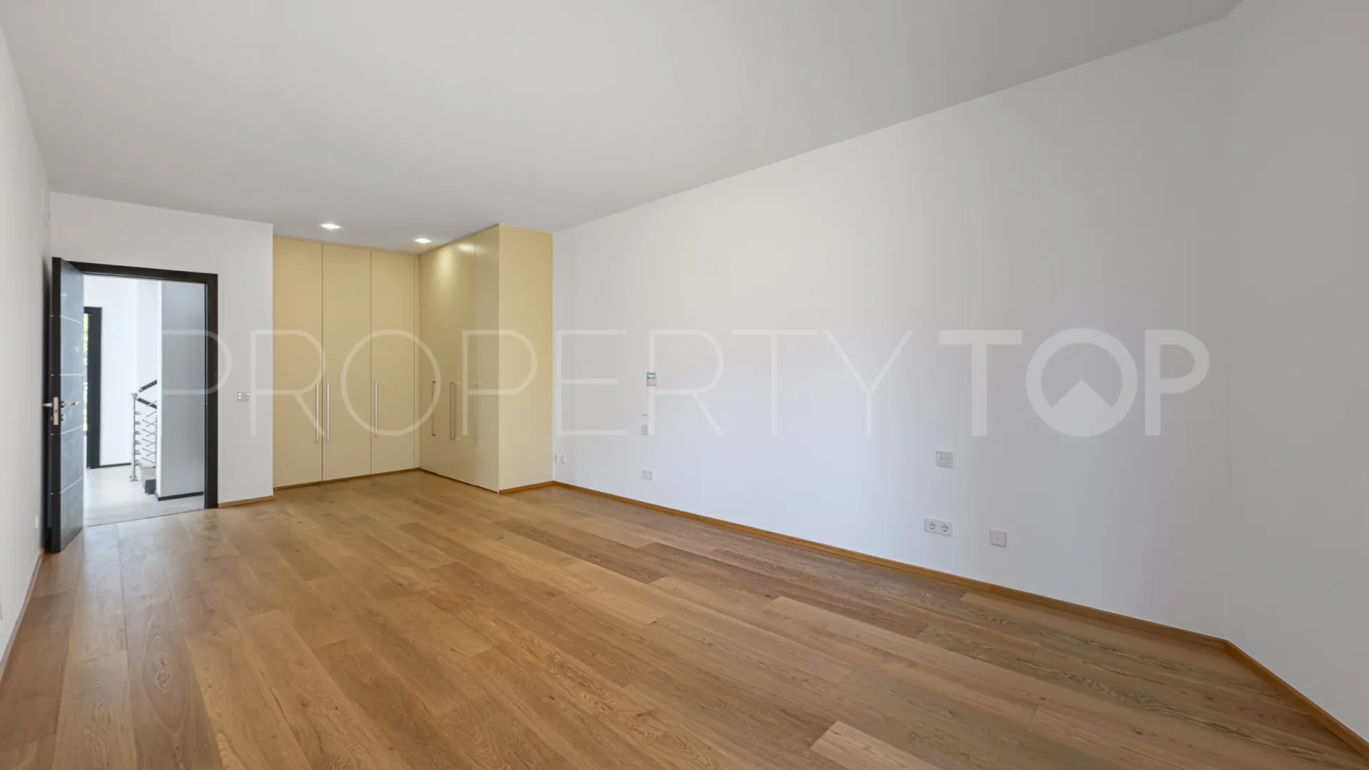Meisho Hills town house for sale