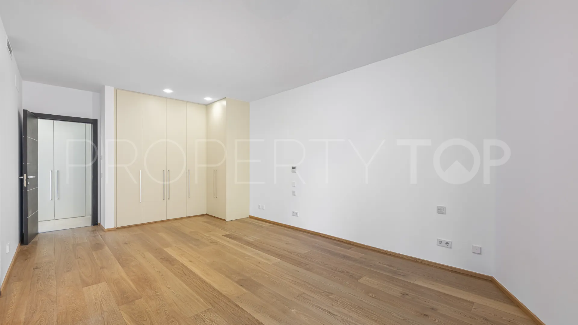 Meisho Hills town house for sale