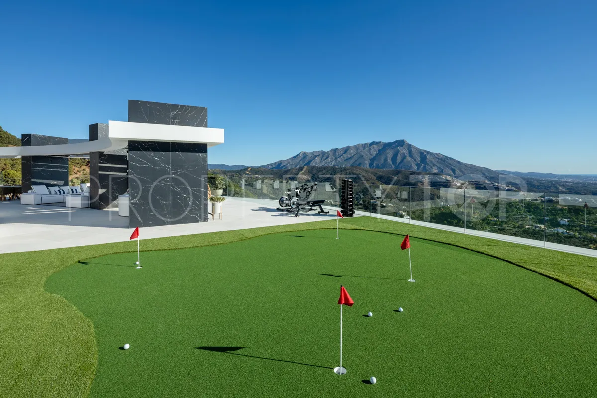 Buy villa in La Zagaleta