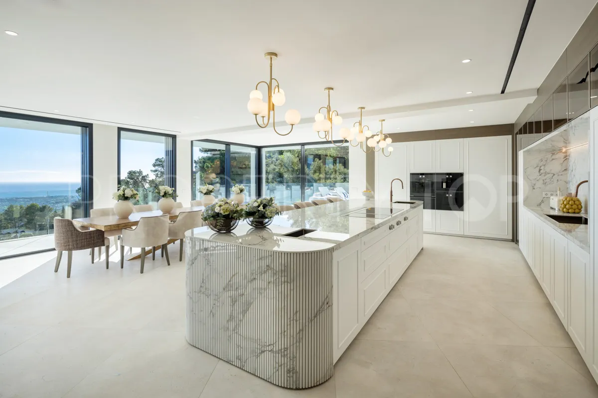 Buy villa in La Zagaleta