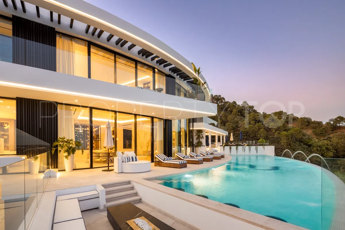 Buy villa in La Zagaleta