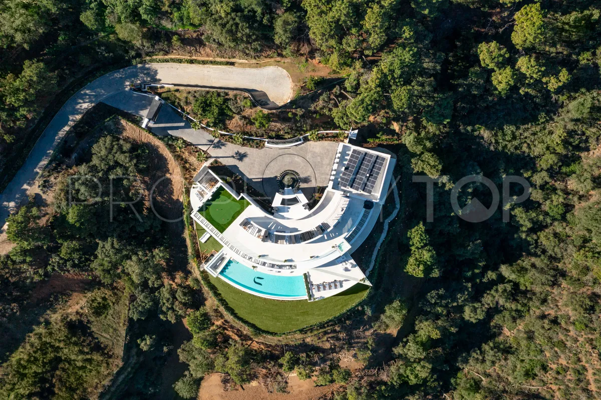 Buy villa in La Zagaleta