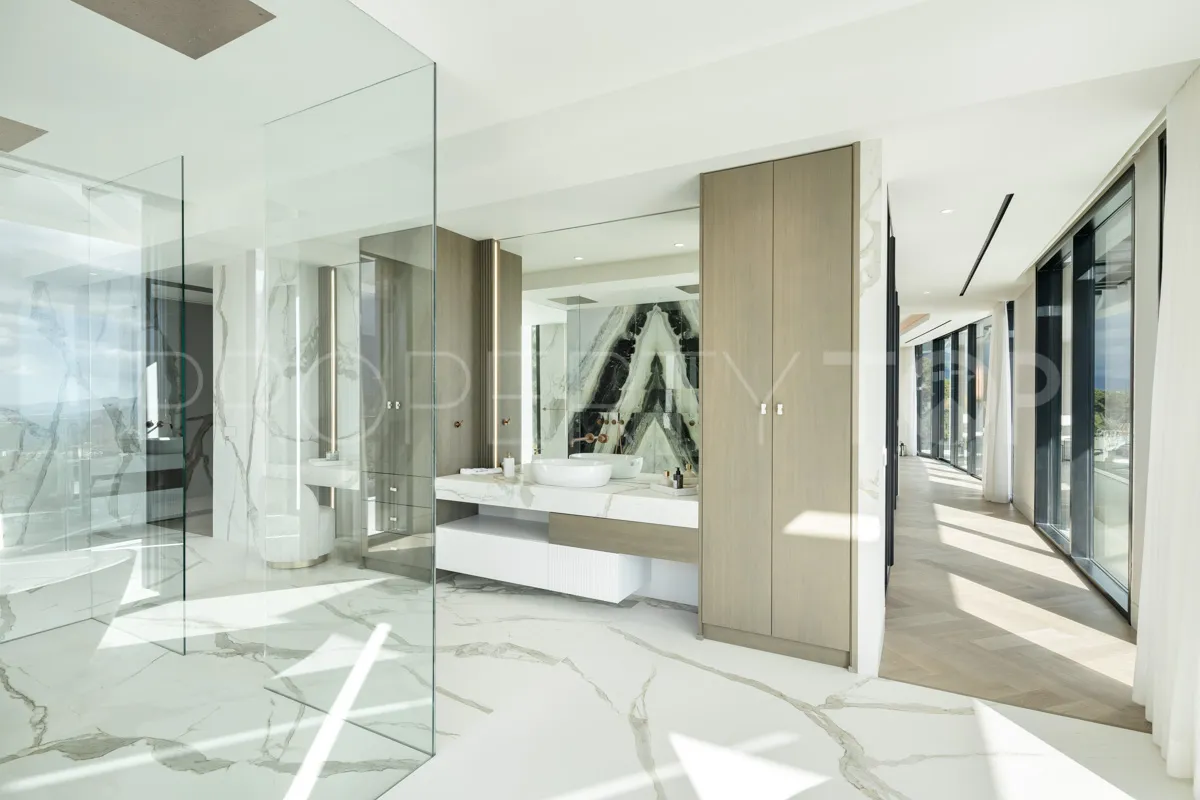 Buy villa in La Zagaleta