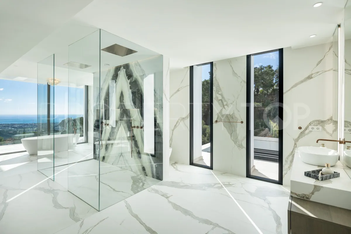 Buy villa in La Zagaleta