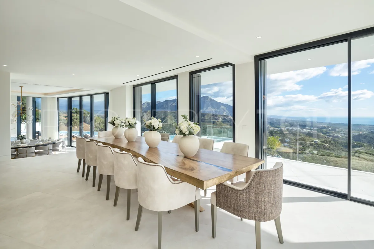 Buy villa in La Zagaleta