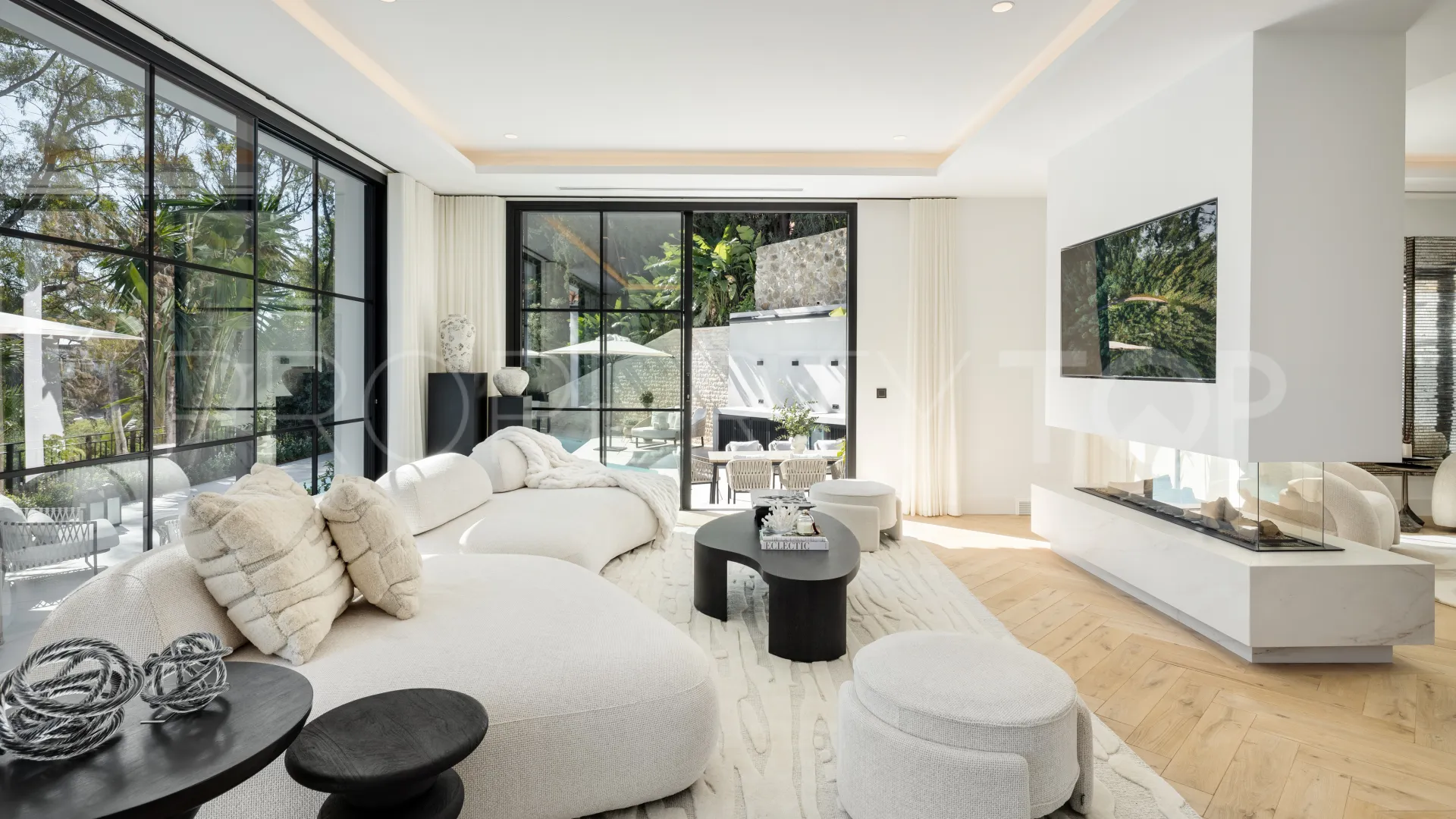 For sale El Herrojo villa with 5 bedrooms