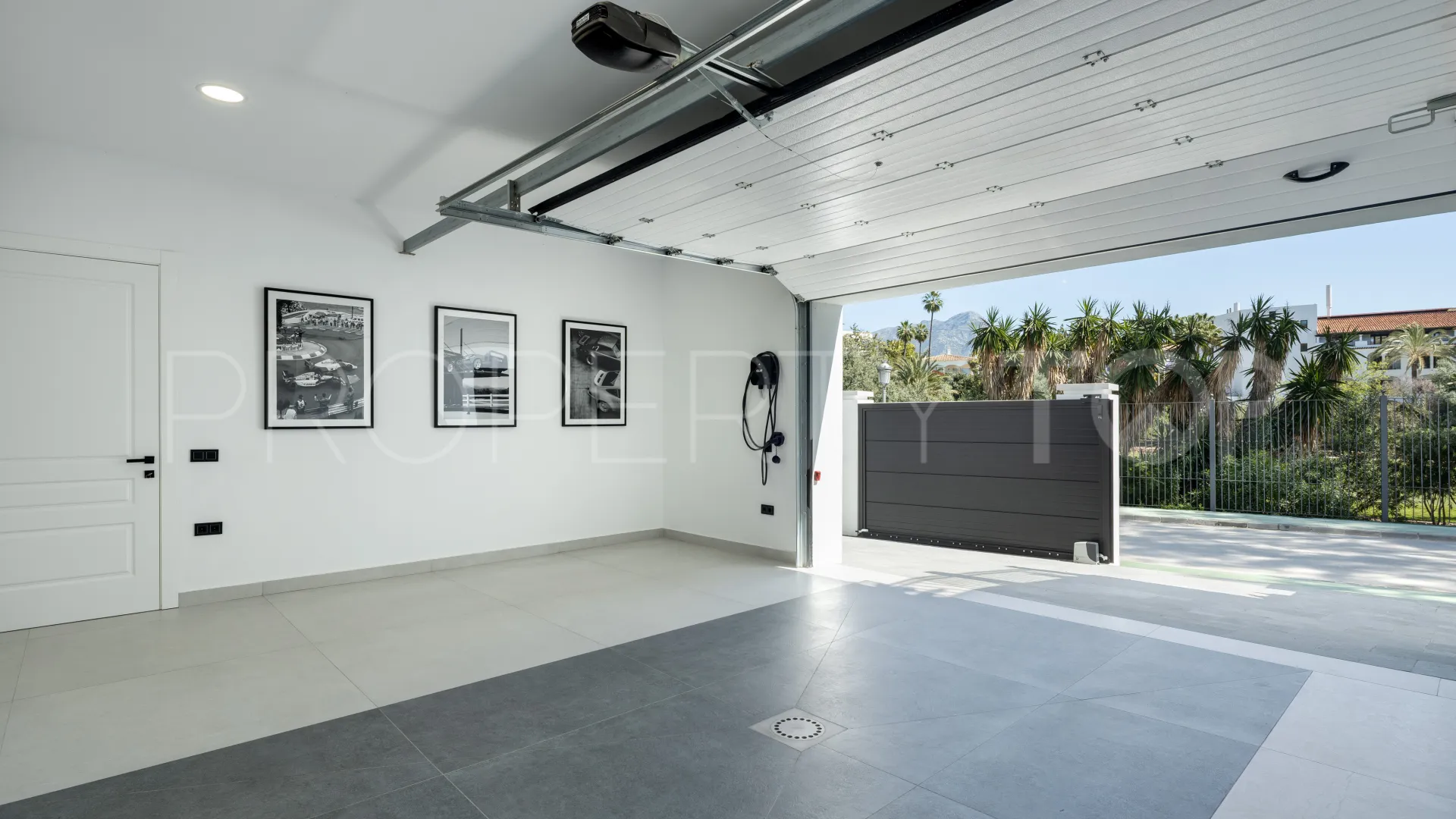 For sale El Herrojo villa with 5 bedrooms