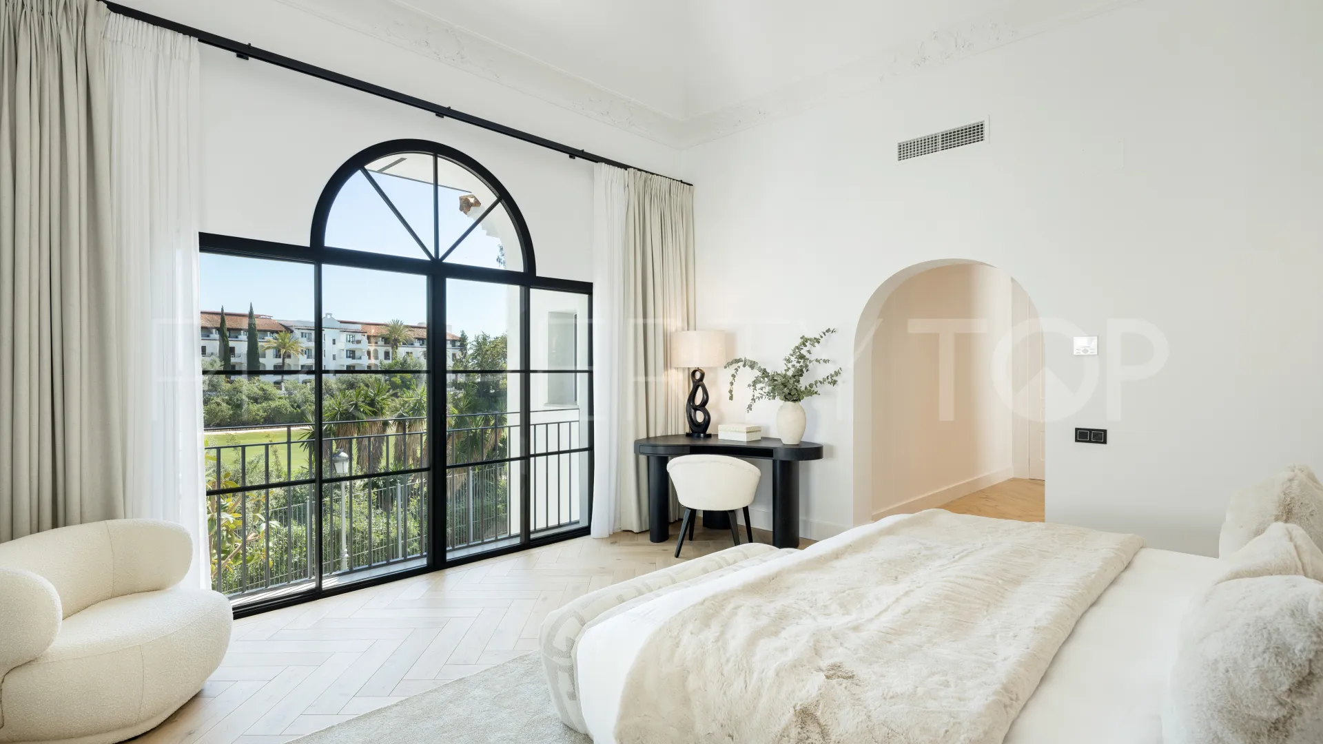 For sale El Herrojo villa with 5 bedrooms