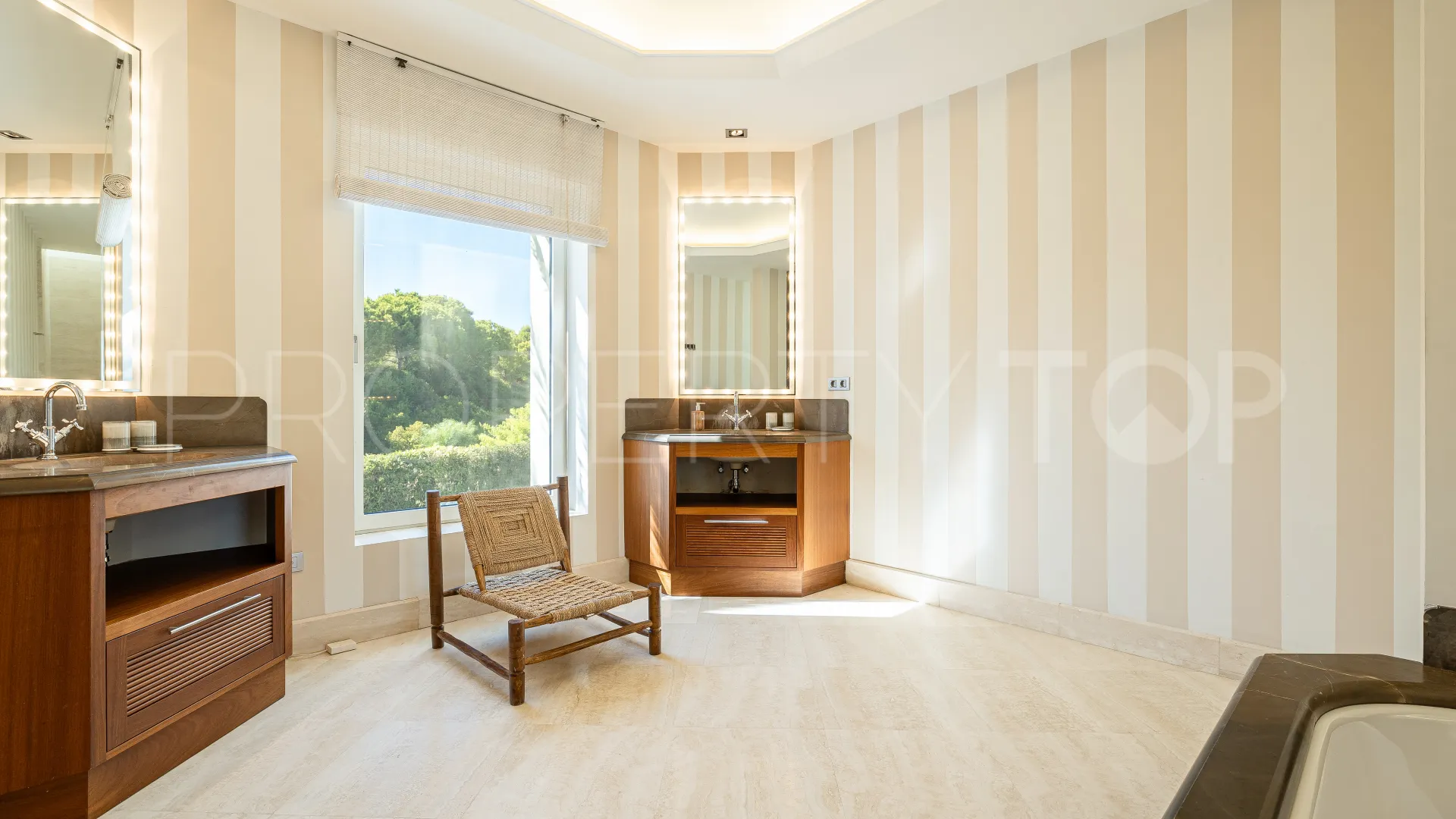 Villa for sale in Finca Cortesin with 4 bedrooms