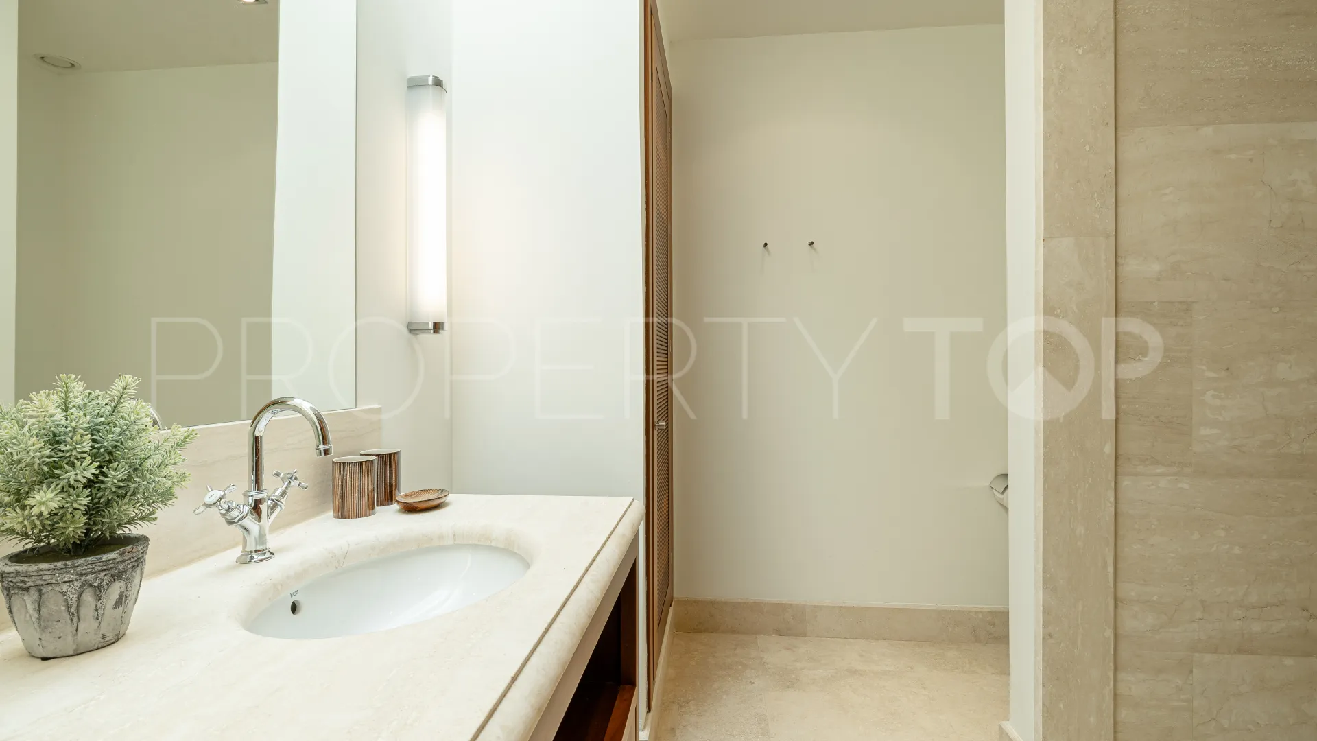 Villa for sale in Finca Cortesin with 4 bedrooms