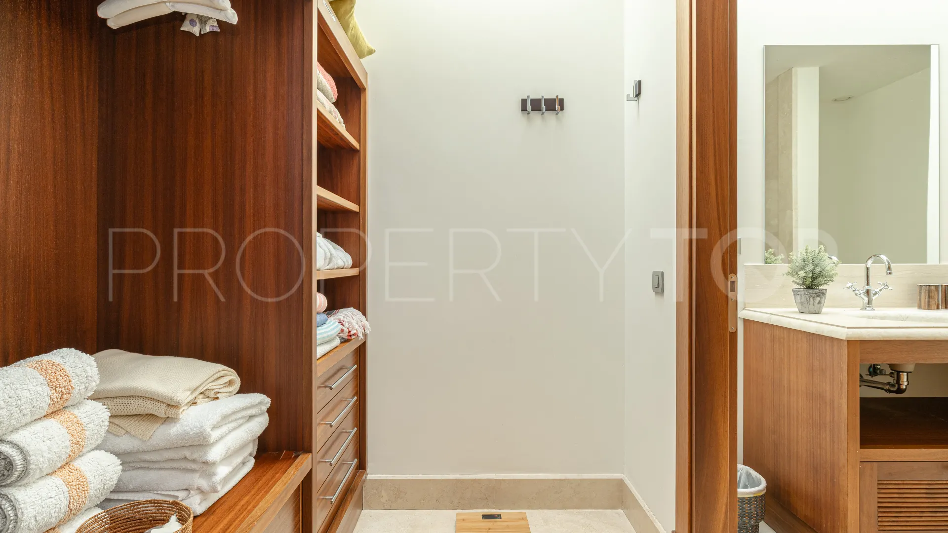 Villa for sale in Finca Cortesin with 4 bedrooms