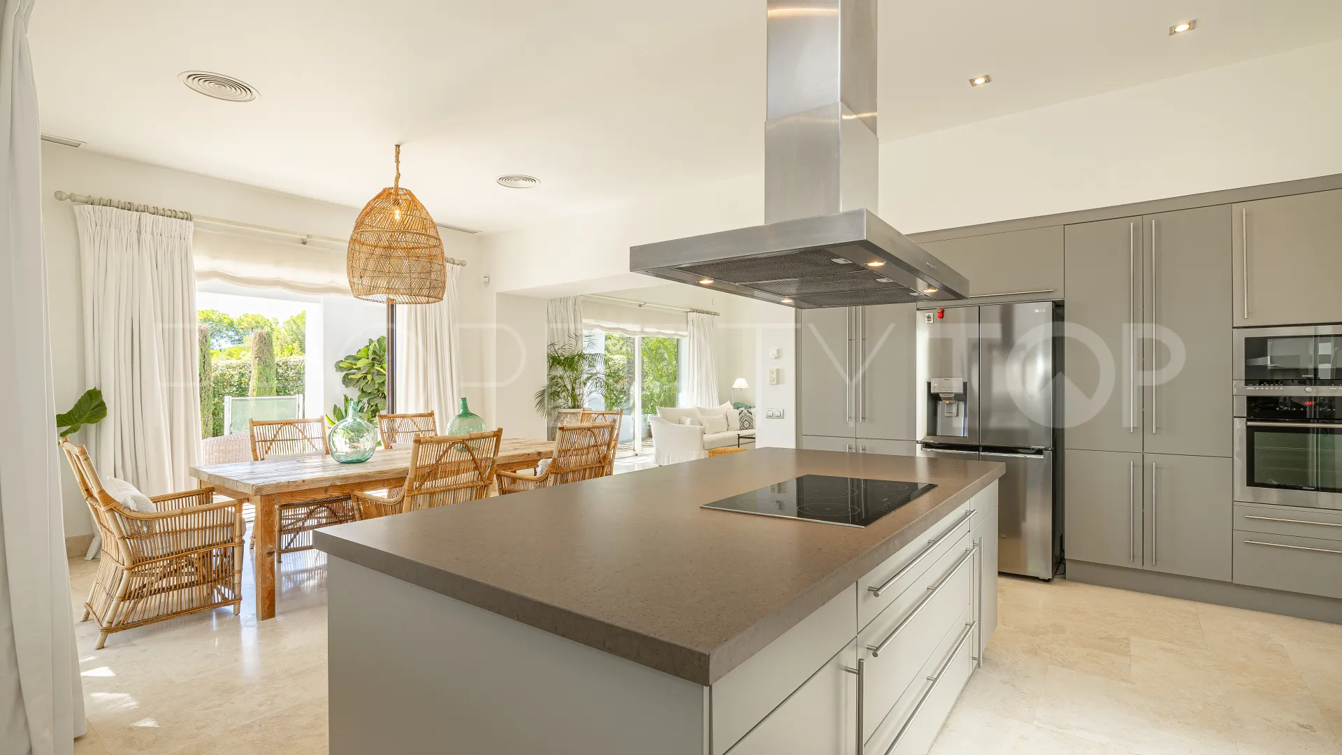 Villa for sale in Finca Cortesin with 4 bedrooms