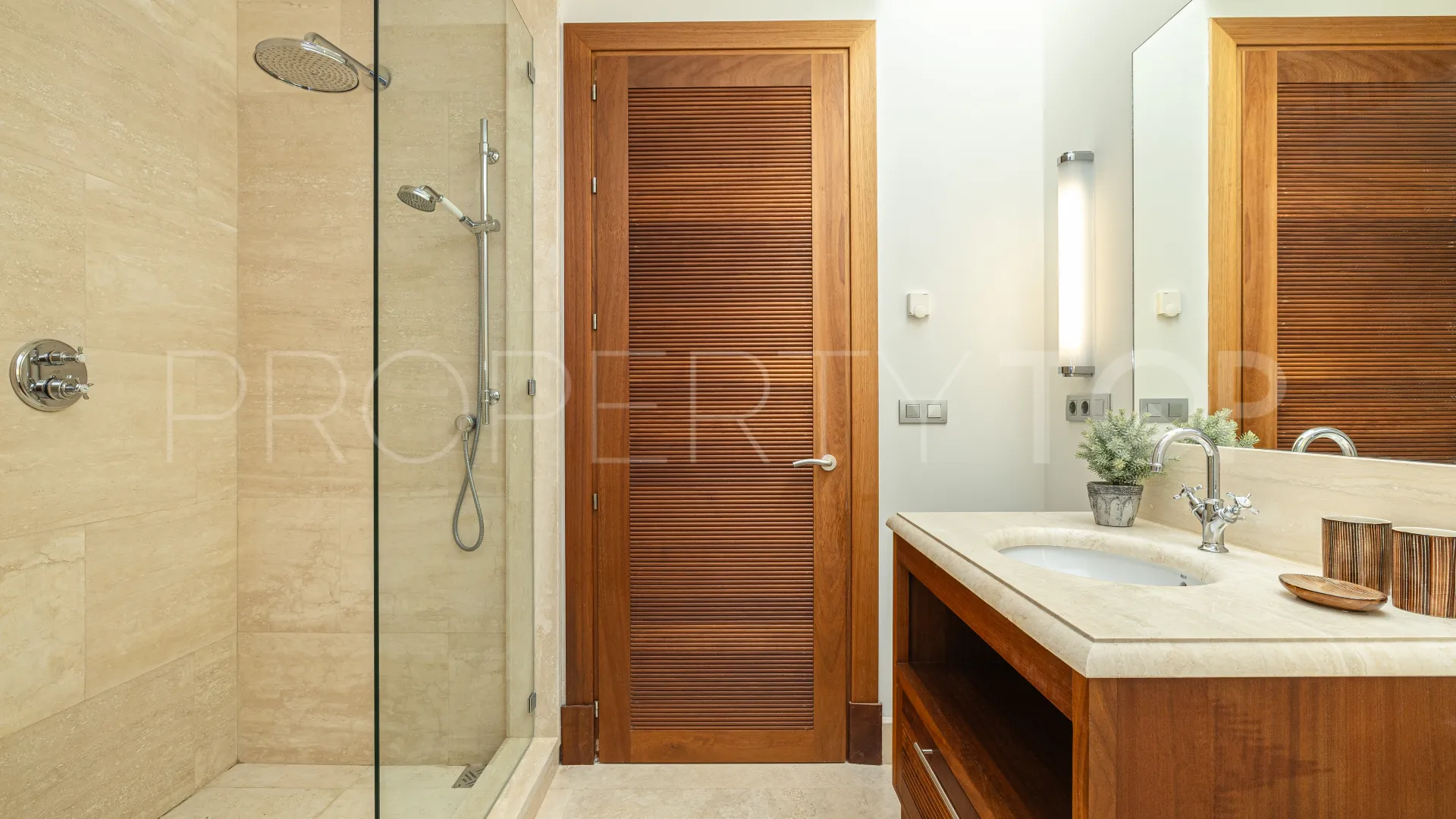 Villa for sale in Finca Cortesin with 4 bedrooms