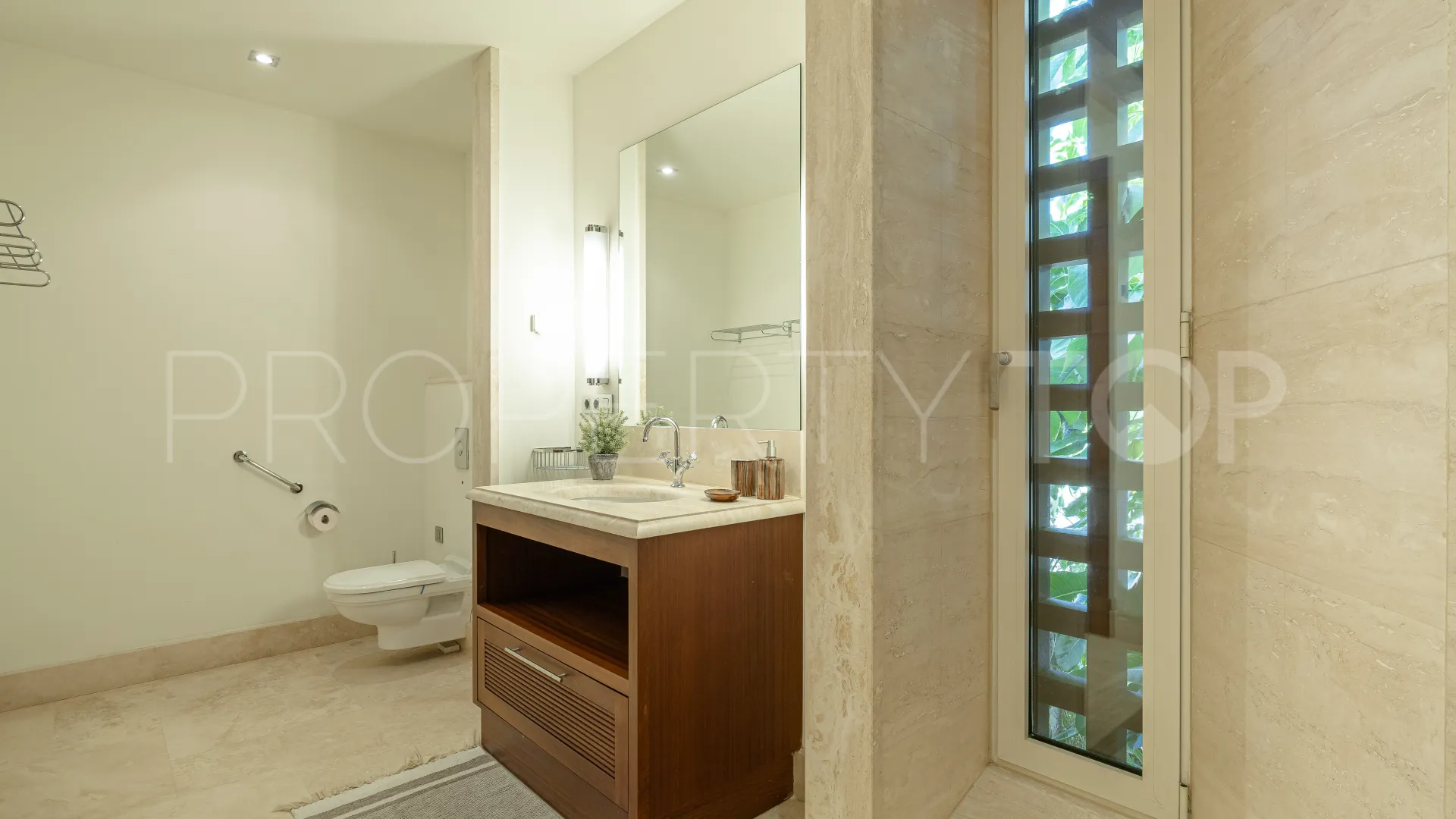 Villa for sale in Finca Cortesin with 4 bedrooms