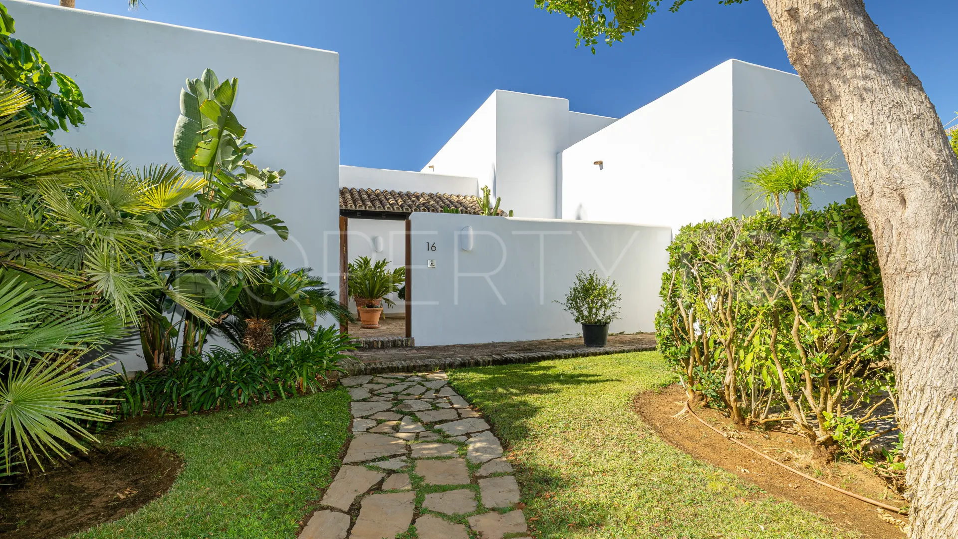 Villa for sale in Finca Cortesin with 4 bedrooms