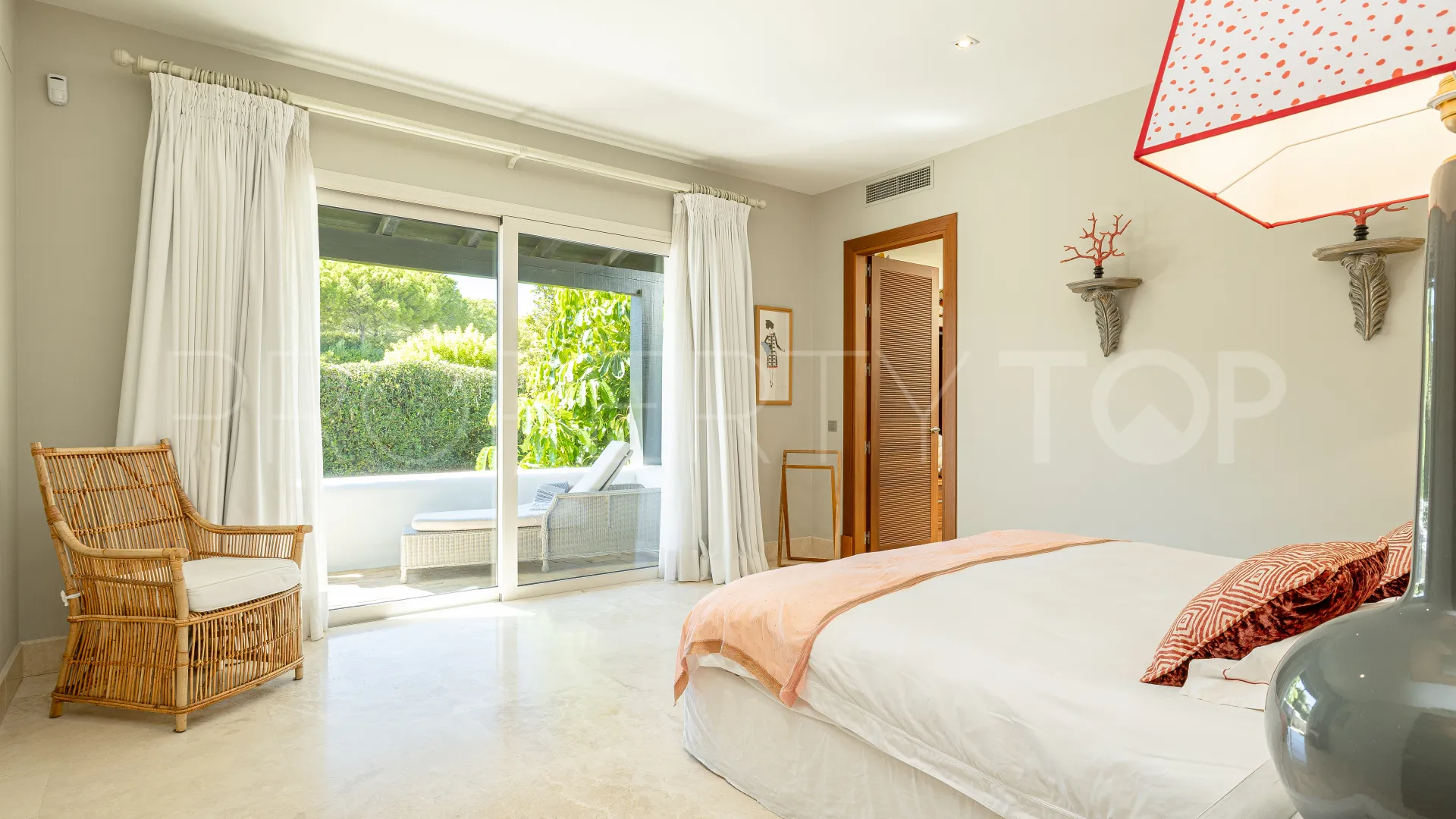 Villa for sale in Finca Cortesin with 4 bedrooms