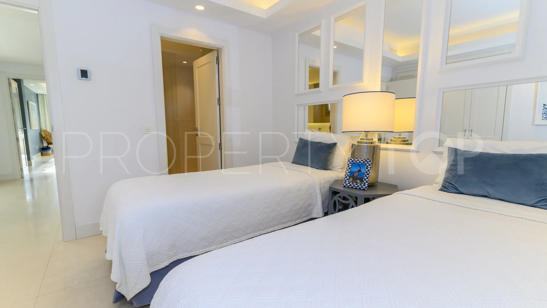 Apartamento planta baja con 3 dormitorios en venta en Alhambra del Mar