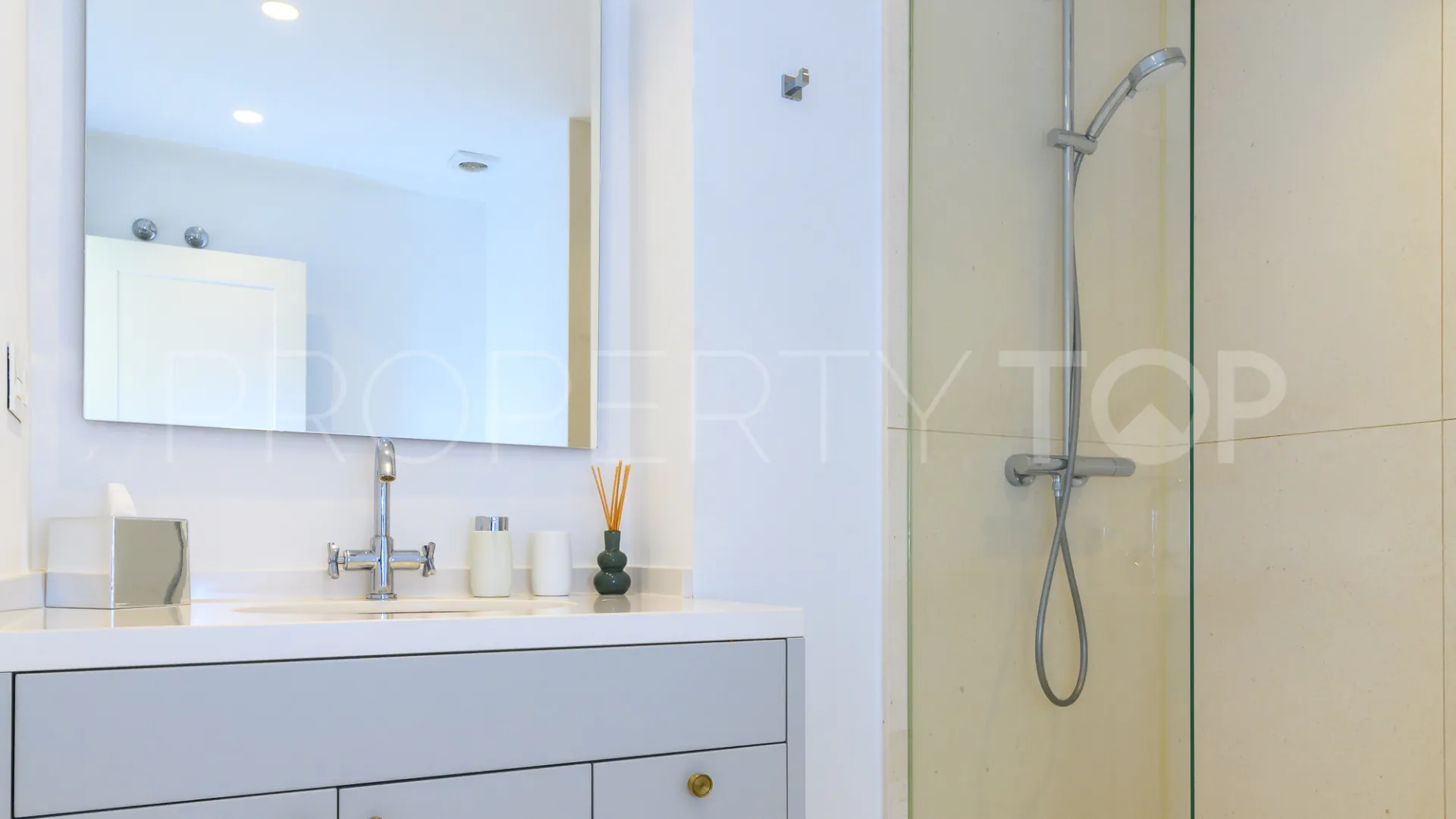Apartamento planta baja con 3 dormitorios en venta en Alhambra del Mar