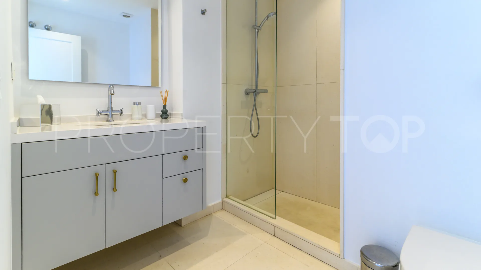 Apartamento planta baja con 3 dormitorios en venta en Alhambra del Mar