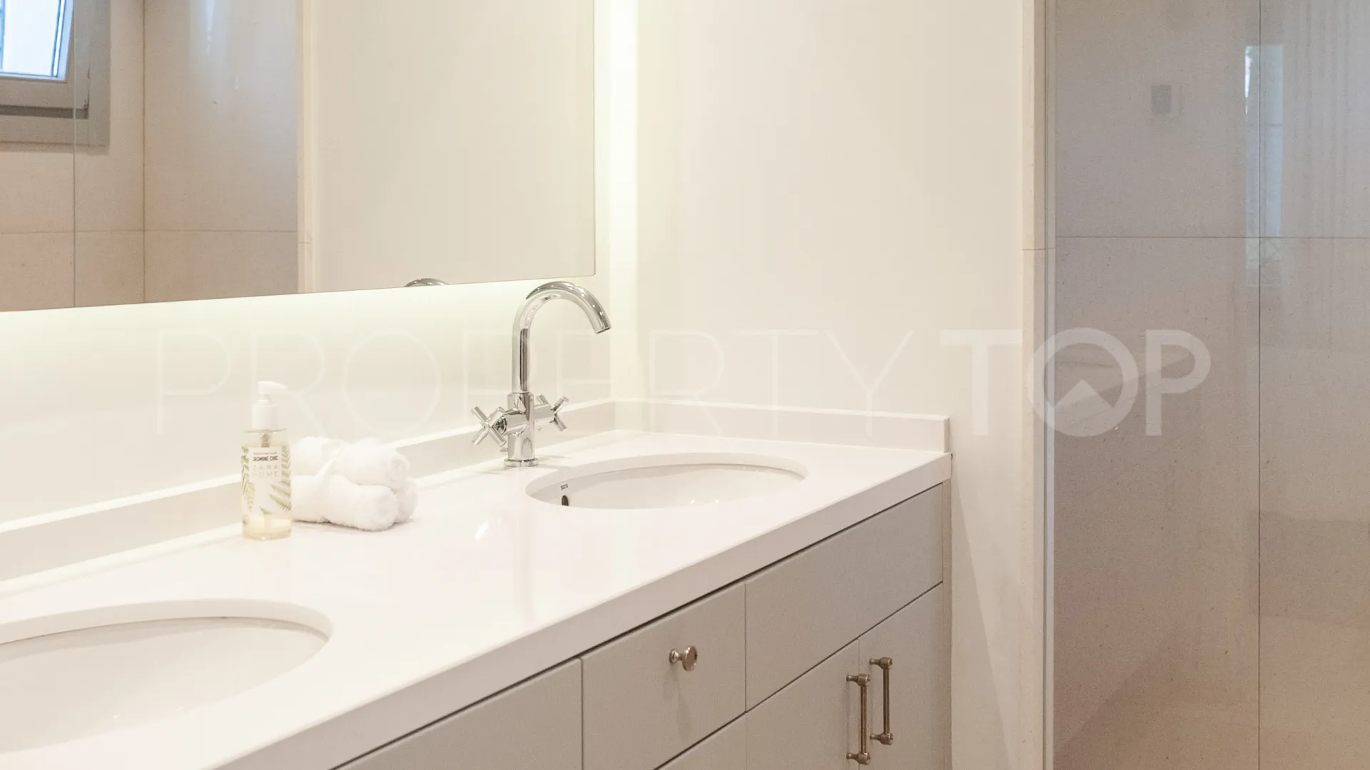 Apartamento planta baja con 3 dormitorios en venta en Alhambra del Mar