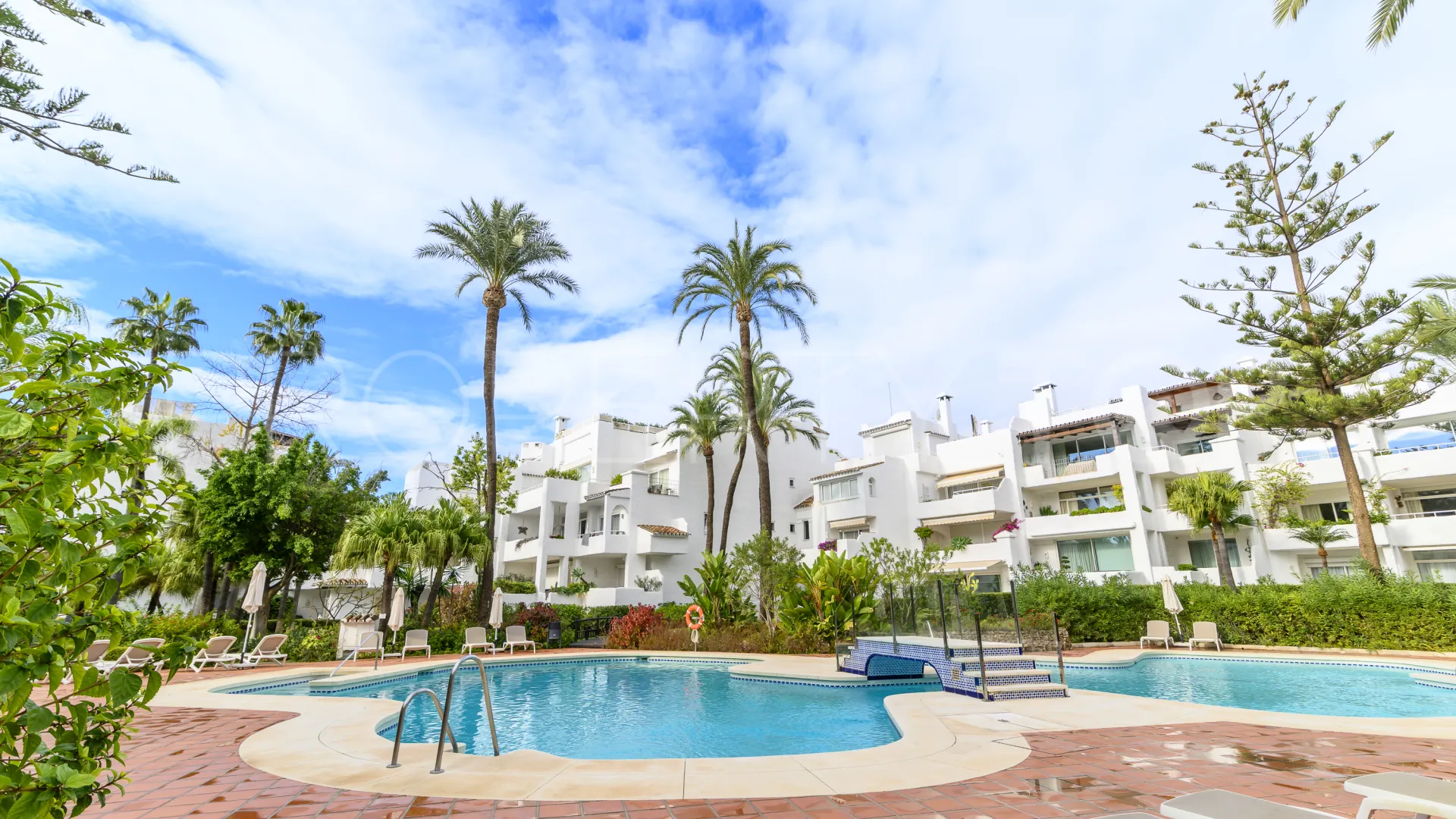 Apartamento planta baja con 3 dormitorios en venta en Alhambra del Mar