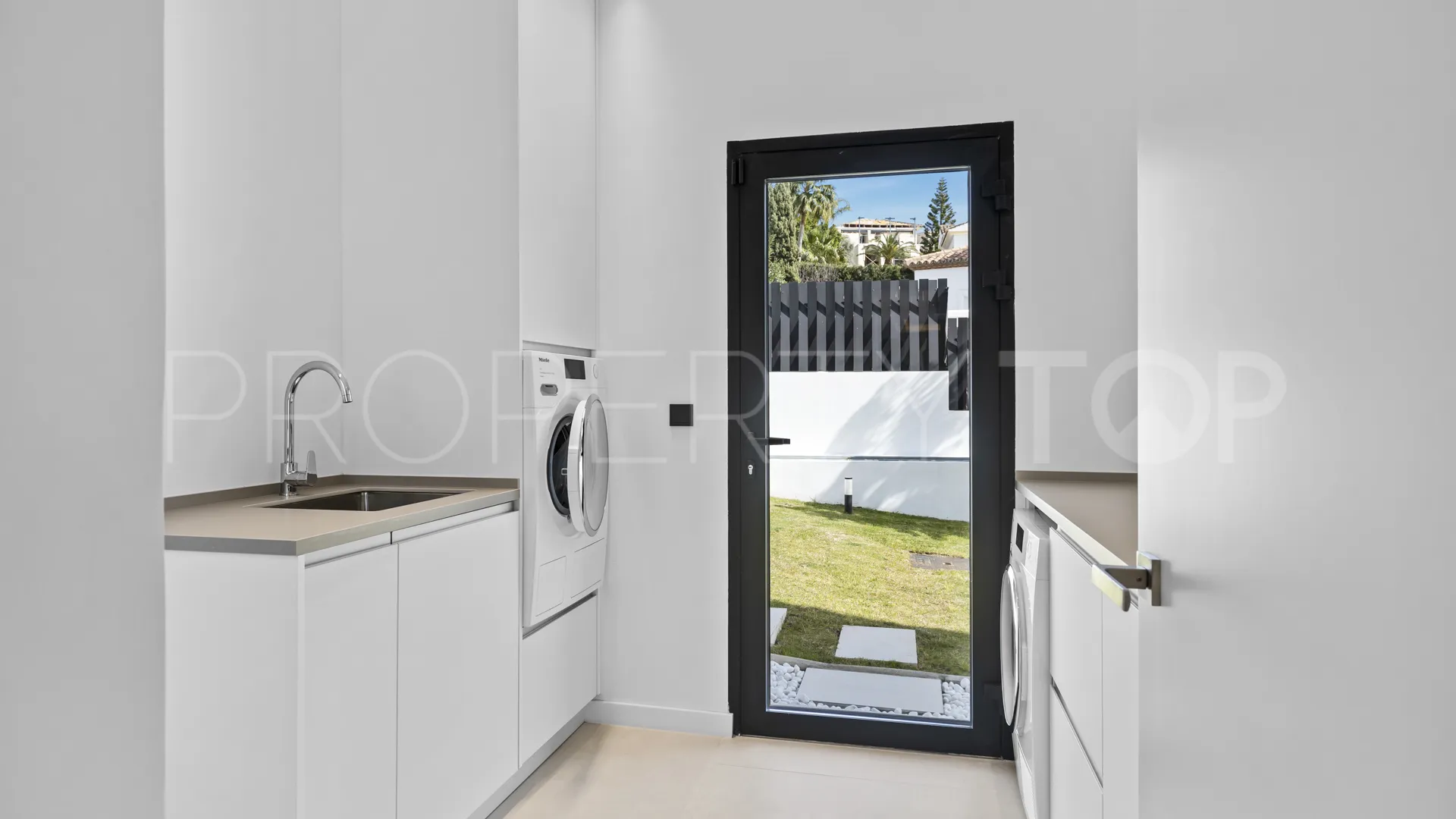 Se vende villa en La Alqueria de 4 dormitorios