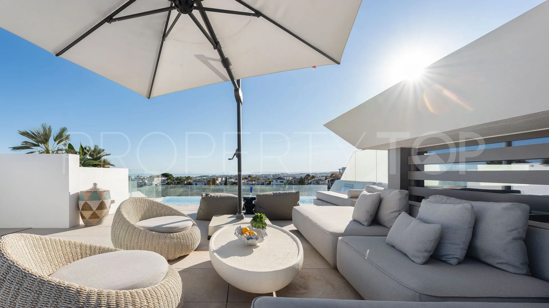 For sale semi detached house in Nueva Andalucia