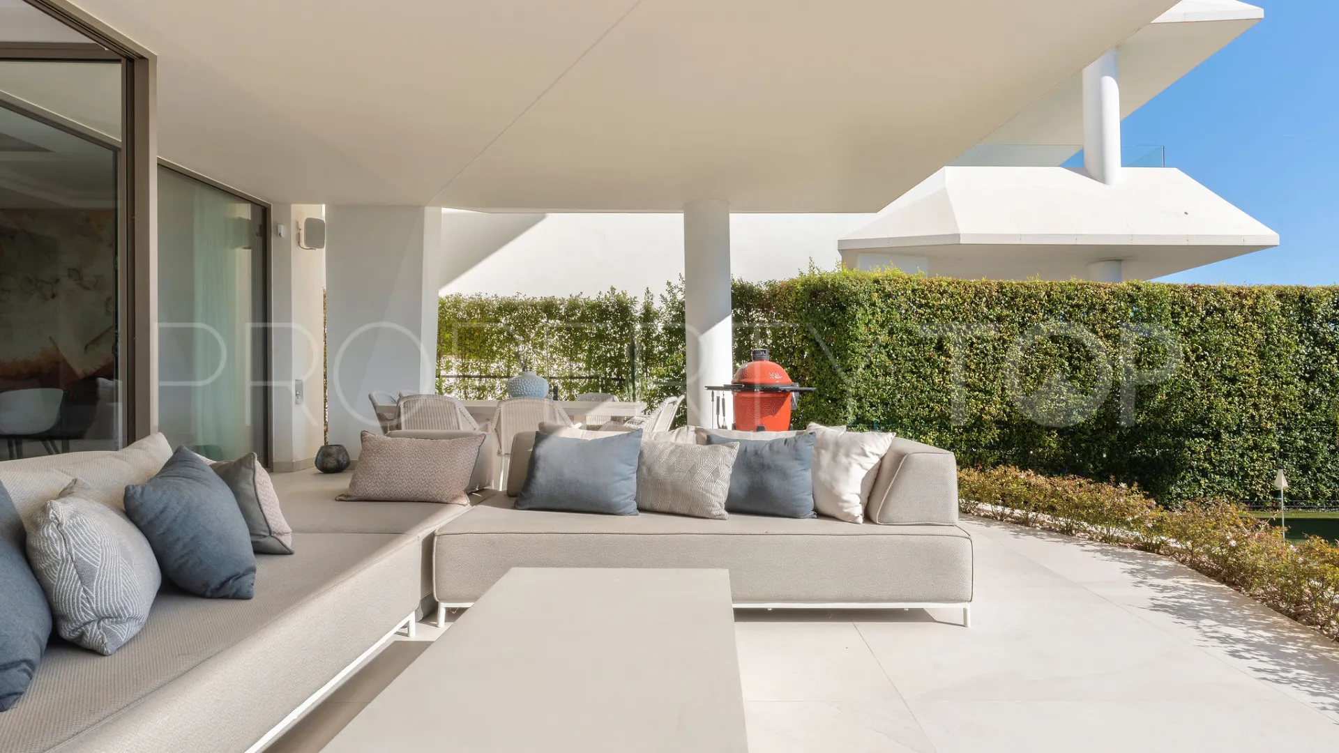For sale semi detached house in Nueva Andalucia