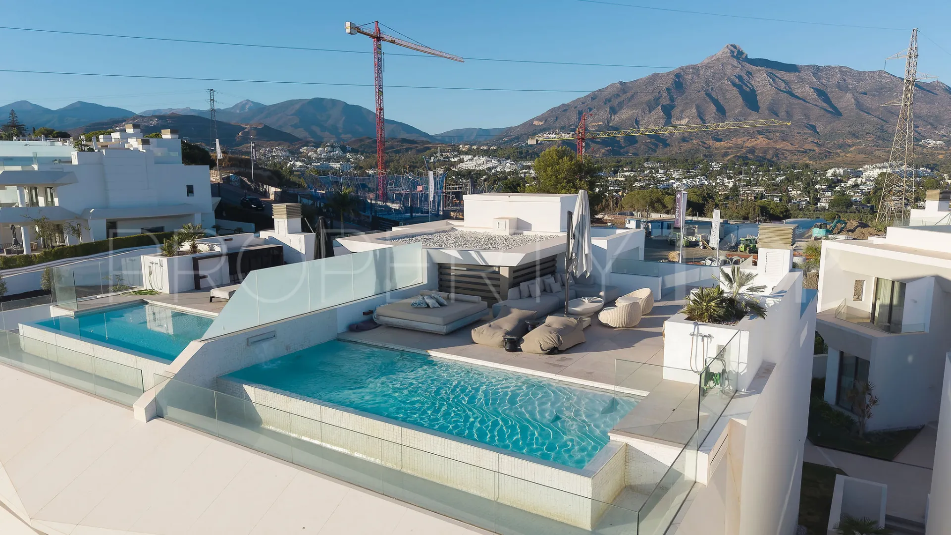 For sale semi detached house in Nueva Andalucia