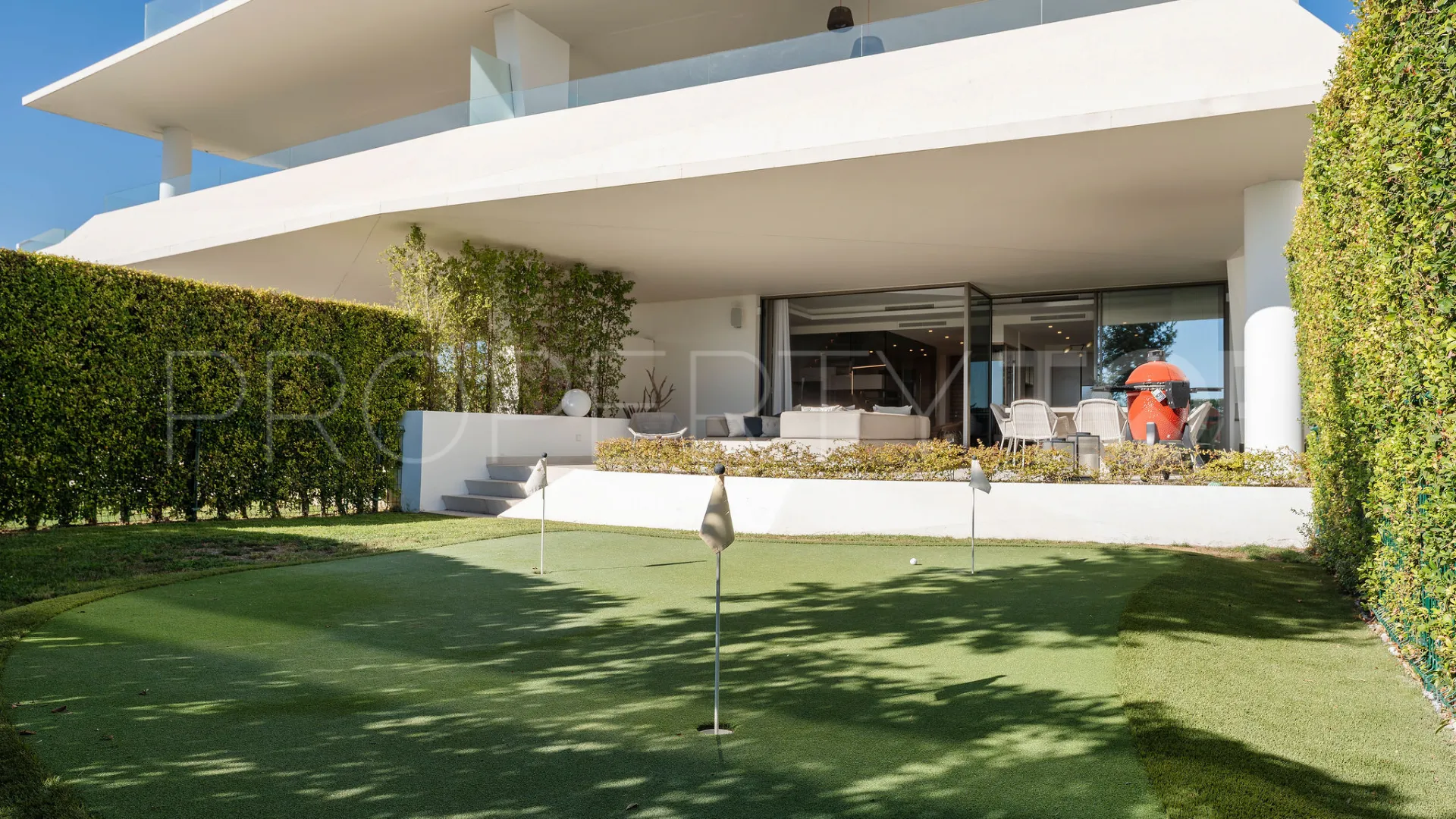 For sale semi detached house in Nueva Andalucia