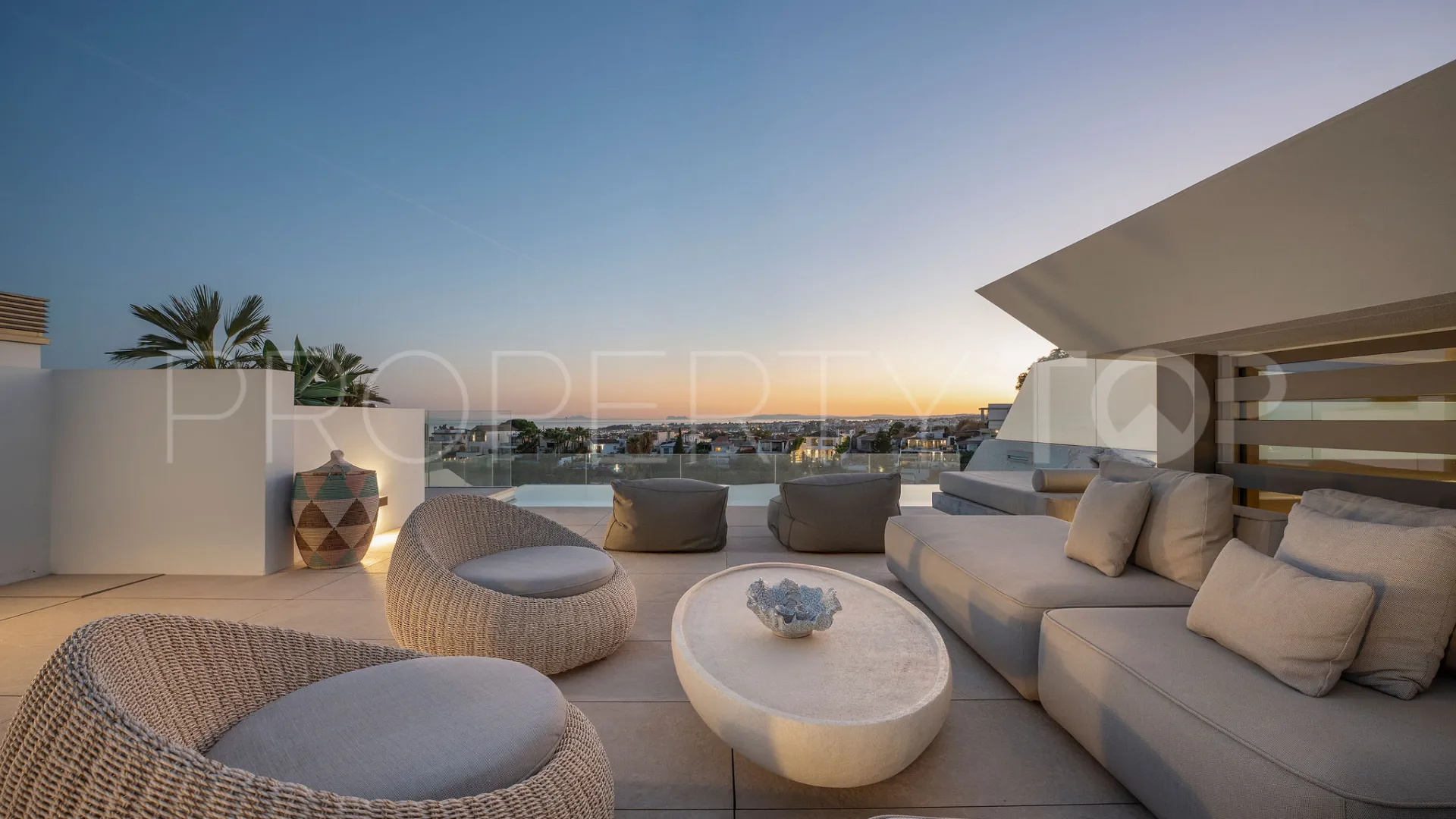 For sale semi detached house in Nueva Andalucia