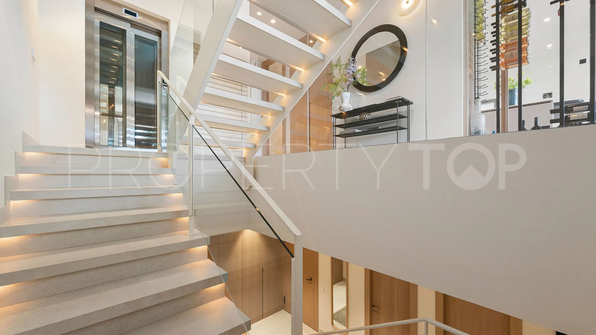 For sale semi detached house in Nueva Andalucia