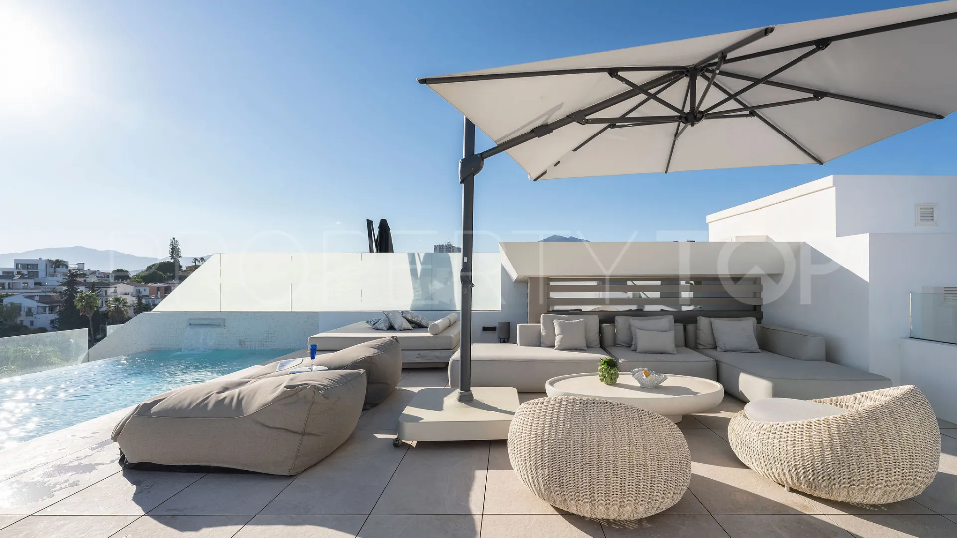For sale semi detached house in Nueva Andalucia