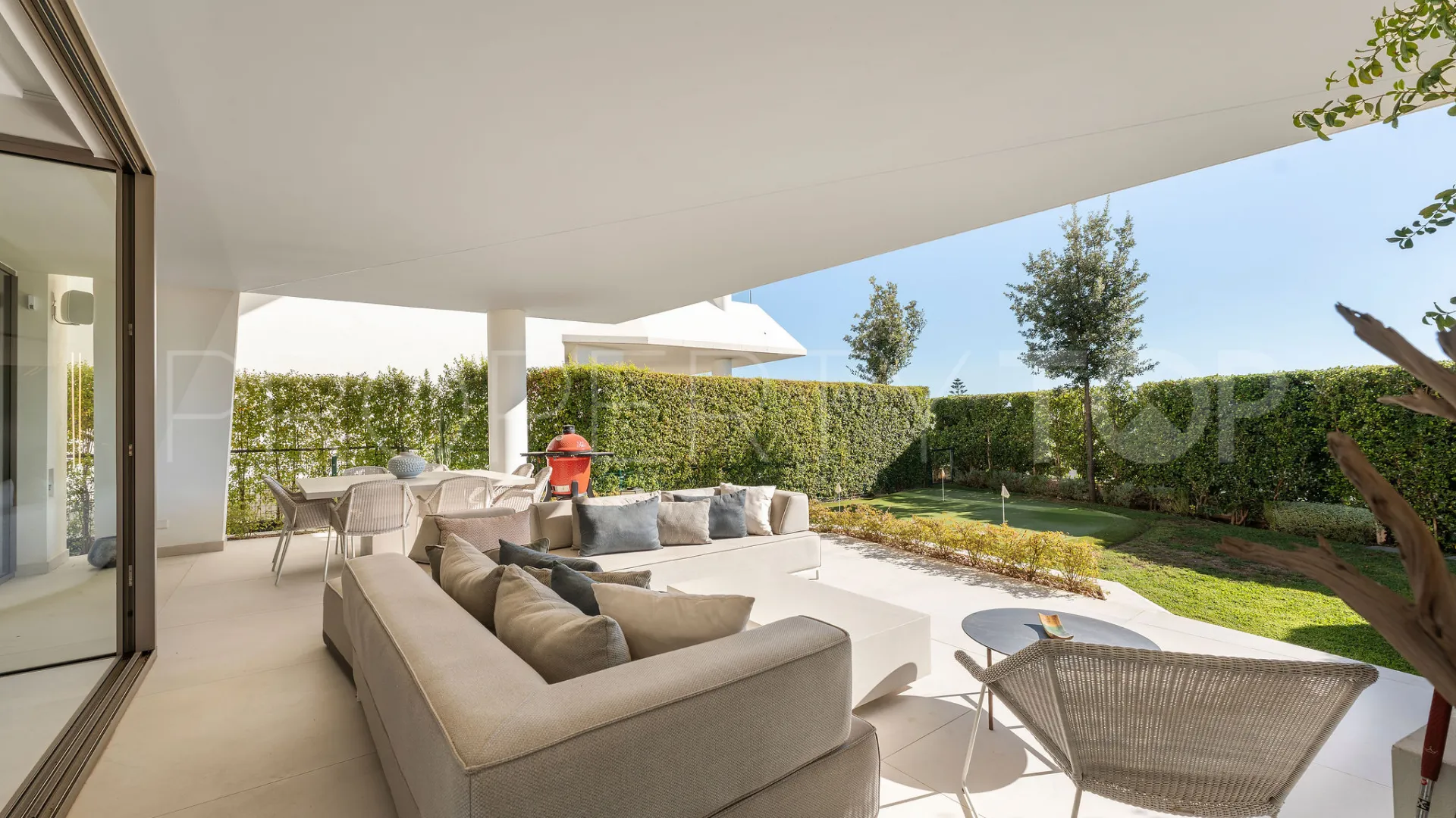 For sale semi detached house in Nueva Andalucia