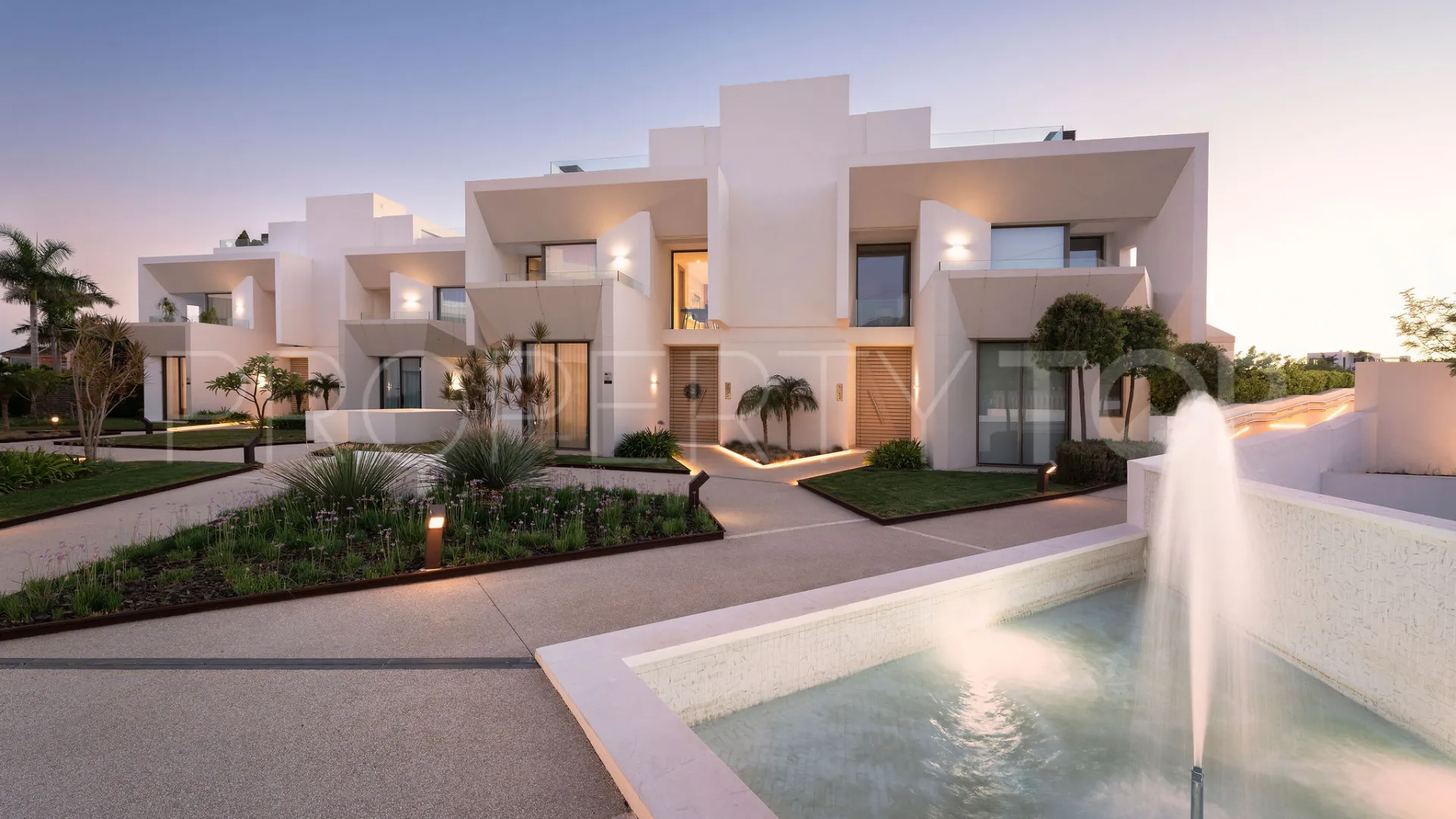 For sale semi detached house in Nueva Andalucia