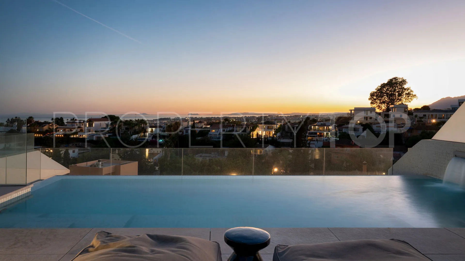 For sale semi detached house in Nueva Andalucia