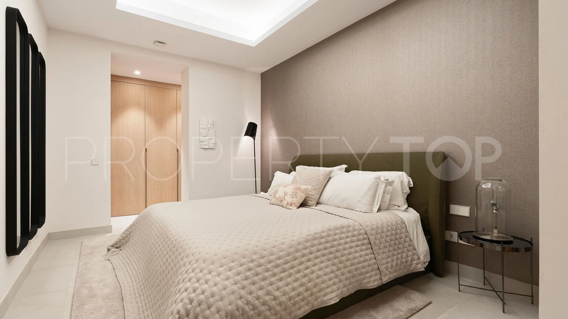 For sale semi detached house in Nueva Andalucia