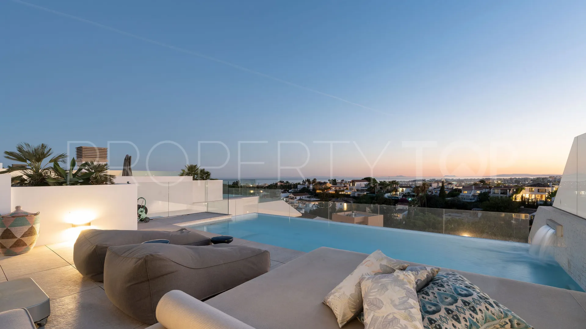 For sale semi detached house in Nueva Andalucia