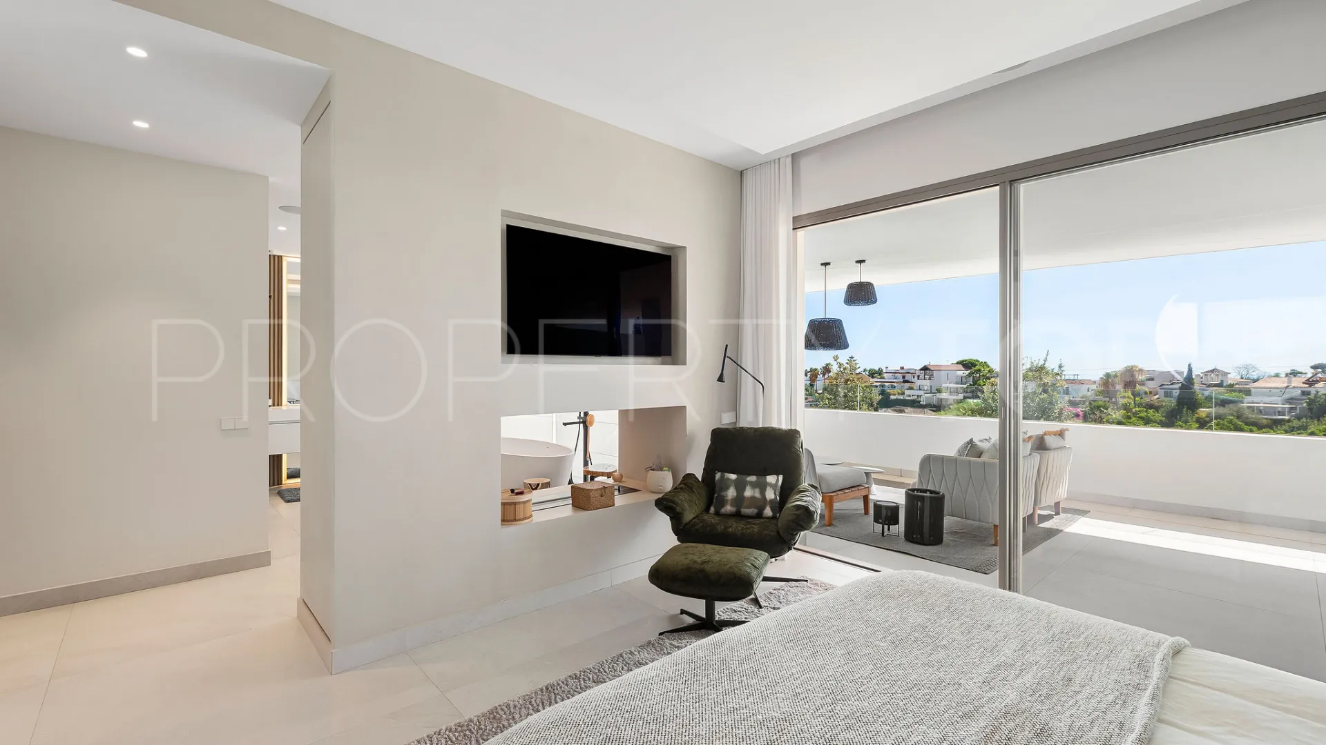 For sale semi detached house in Nueva Andalucia
