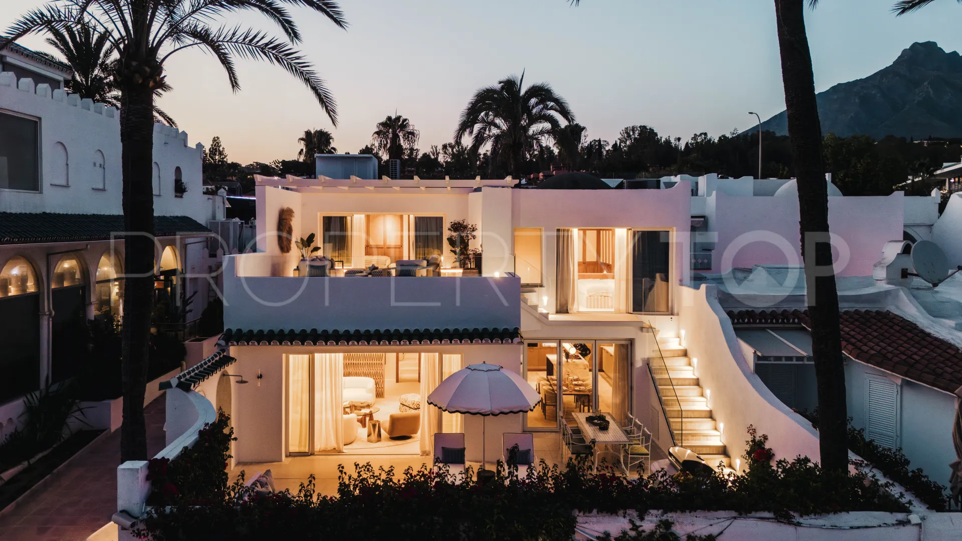 Semi detached house for sale in El Oasis Club with 3 bedrooms