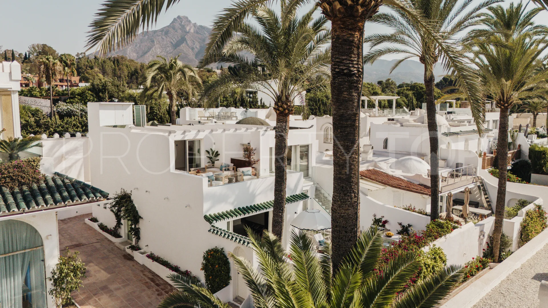 Semi detached house for sale in El Oasis Club with 3 bedrooms