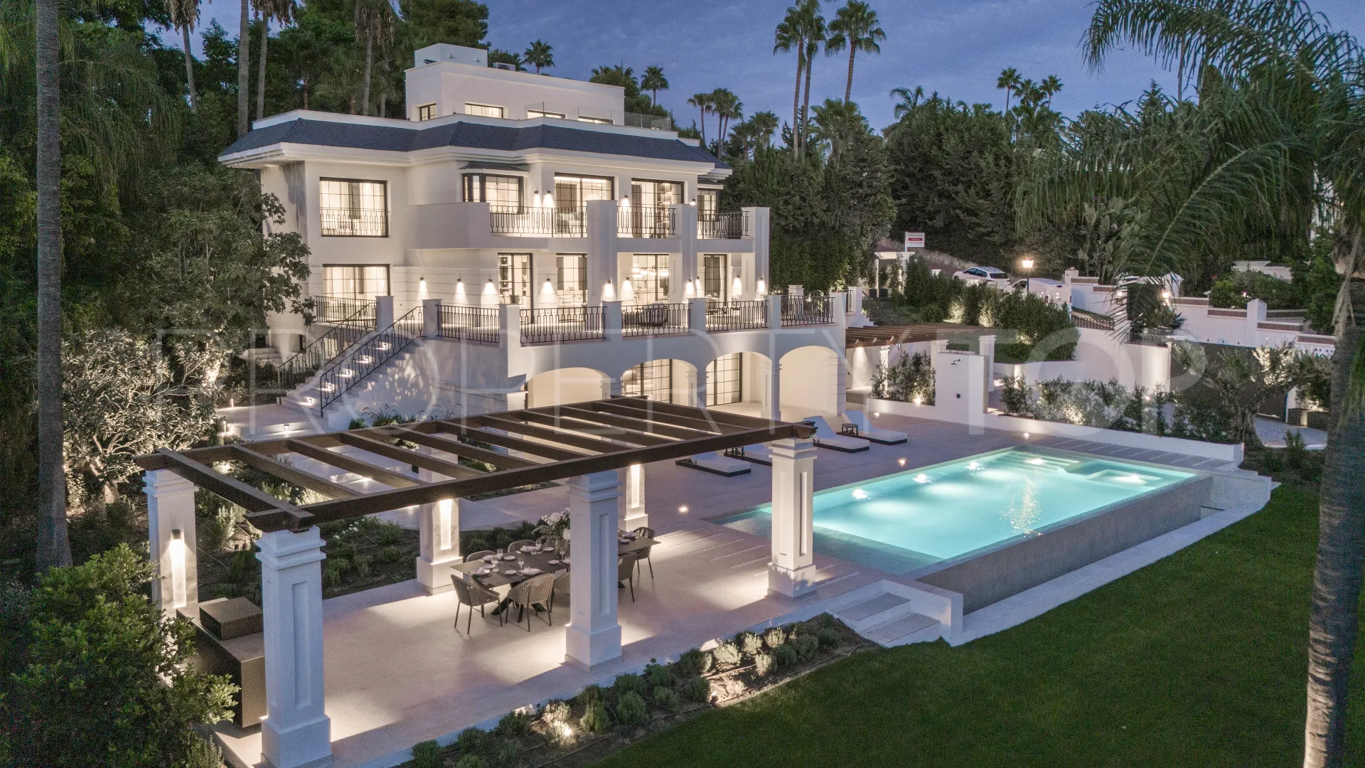 Villa con 6 dormitorios en venta en Las Brisas