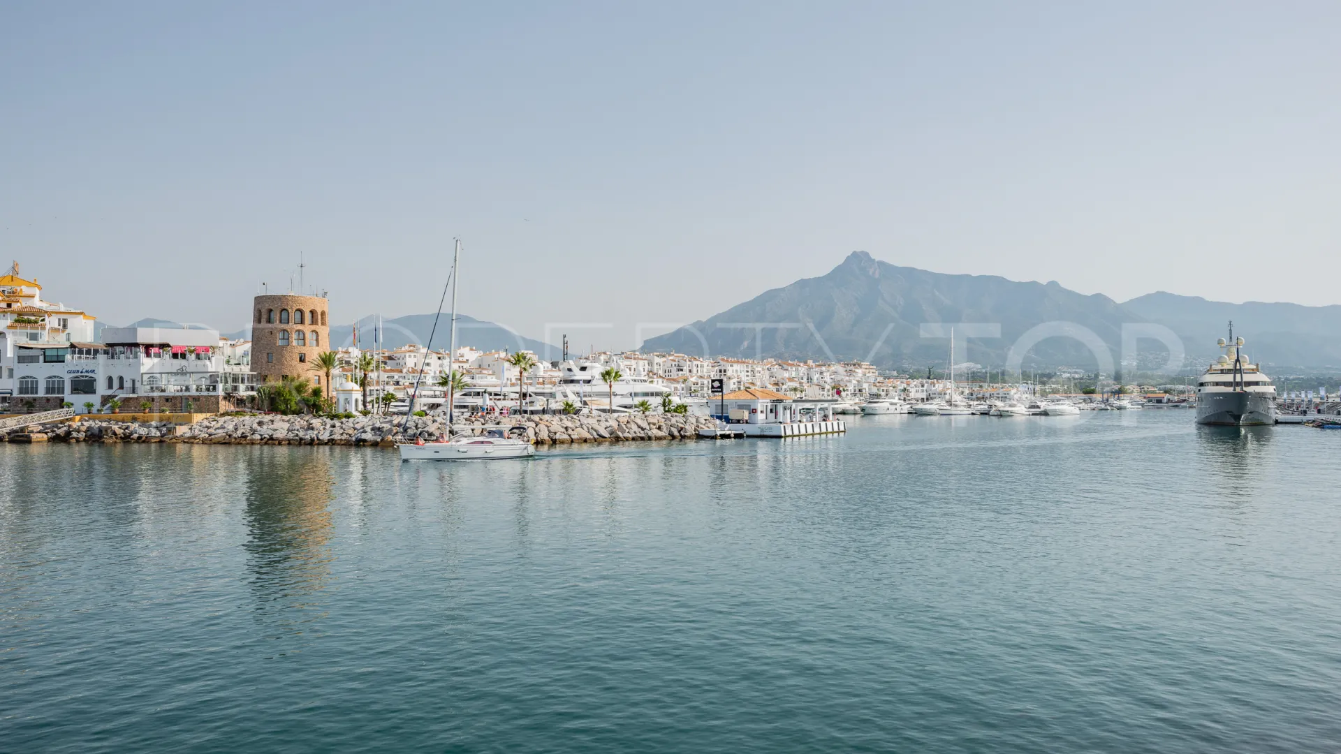 Apartamento en venta con 2 dormitorios en Marbella - Puerto Banus