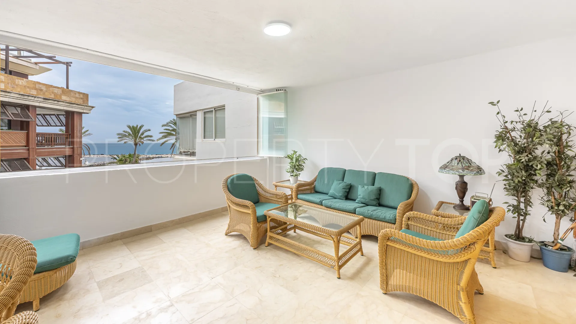 Apartamento en venta con 2 dormitorios en Marbella - Puerto Banus