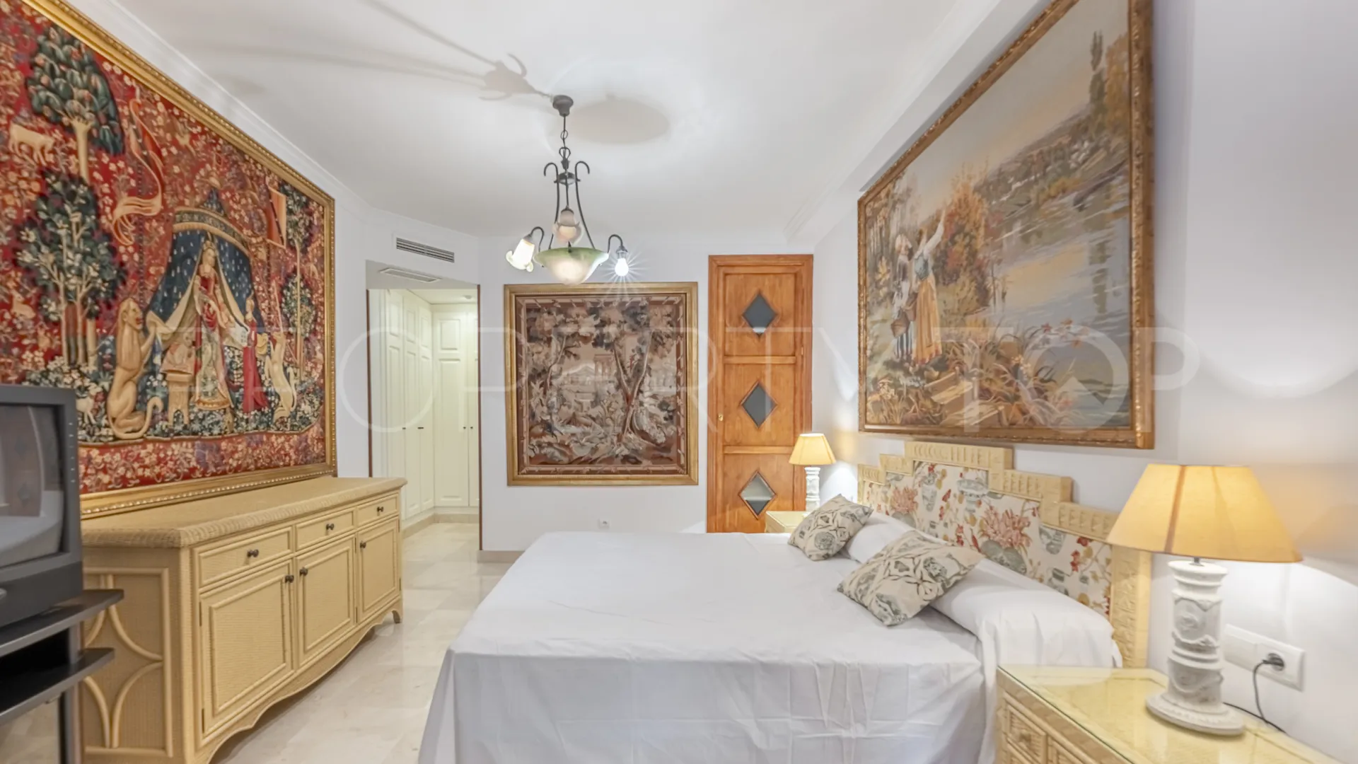 Apartamento en venta con 2 dormitorios en Marbella - Puerto Banus